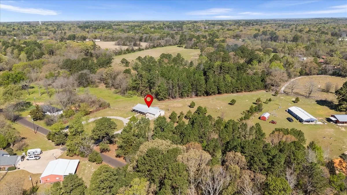 Single Family Residence For Sale in Wood County , 256 County Road 2749, Mineola, Texas 75773, 3 Bedroom, 2 Bathroom, 2 Garage spaces, 1,500 Sqft, built in 2018, mls#21404075, Real Estate Agent in Mineola, Homes For Sale in Wood county, Homes For Sale in Mineola, Realtor in Mineola Texas, Real Estate Brokerage Independent Realty Texas, Luminita Cordes Realtor