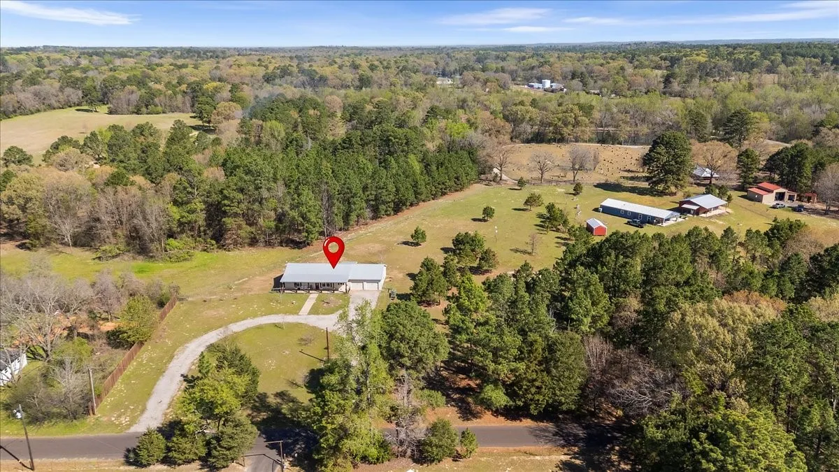 Single Family Residence For Sale in Wood County , 256 County Road 2749, Mineola, Texas 75773, 3 Bedroom, 2 Bathroom, 2 Garage spaces, 1,500 Sqft, built in 2018, mls#21404075, Real Estate Agent in Mineola, Homes For Sale in Wood county, Homes For Sale in Mineola, Realtor in Mineola Texas, Real Estate Brokerage Independent Realty Texas, Luminita Cordes Realtor
