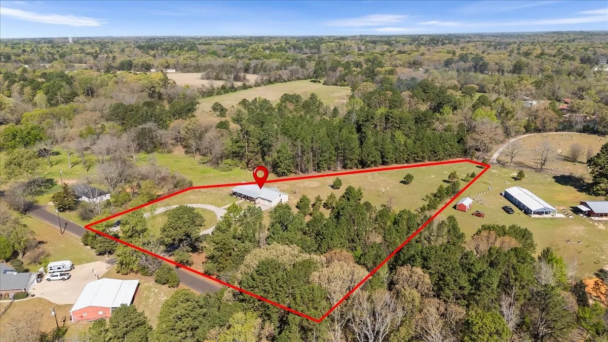 Single Family Residence For Sale in Wood County , 256 County Road 2749, Mineola, Texas 75773, 3 Bedroom, 2 Bathroom, 2 Garage spaces, 1,500 Sqft, built in 2018, mls#21404075, Real Estate Agent in Mineola, Homes For Sale in Wood county, Homes For Sale in Mineola, Realtor in Mineola Texas, Real Estate Brokerage Independent Realty Texas, Luminita Cordes Realtor