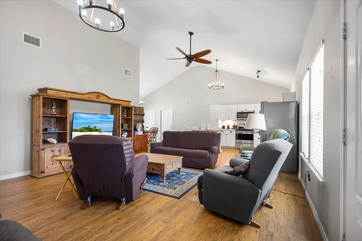 Single Family Residence For Sale in Wood County , 256 County Road 2749, Mineola, Texas 75773, 3 Bedroom, 2 Bathroom, 2 Garage spaces, 1,500 Sqft, built in 2018, mls#21404075, Real Estate Agent in Mineola, Homes For Sale in Wood county, Homes For Sale in Mineola, Realtor in Mineola Texas, Real Estate Brokerage Independent Realty Texas, Luminita Cordes Realtor