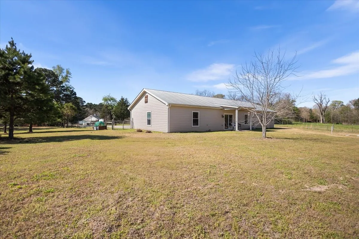 Single Family Residence For Sale in Wood County , 256 County Road 2749, Mineola, Texas 75773, 3 Bedroom, 2 Bathroom, 2 Garage spaces, 1,500 Sqft, built in 2018, mls#21404075, Real Estate Agent in Mineola, Homes For Sale in Wood county, Homes For Sale in Mineola, Realtor in Mineola Texas, Real Estate Brokerage Independent Realty Texas, Luminita Cordes Realtor