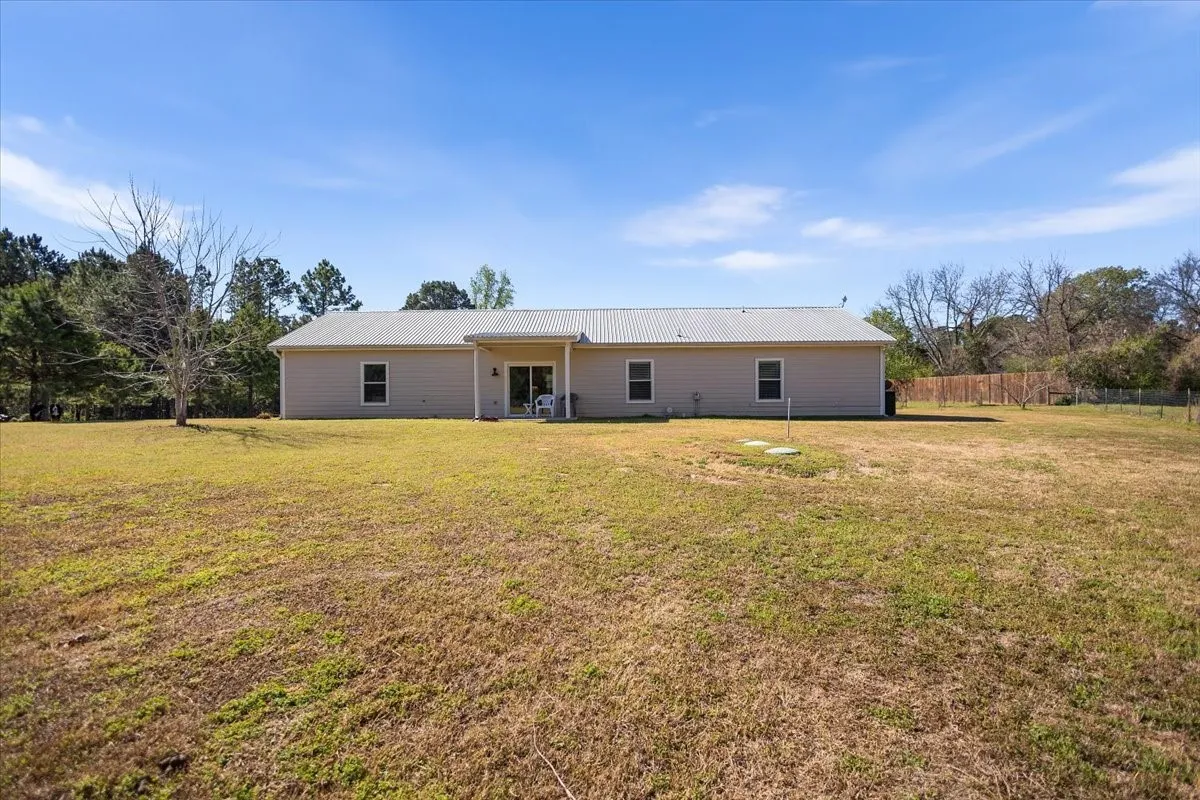 Single Family Residence For Sale in Wood County , 256 County Road 2749, Mineola, Texas 75773, 3 Bedroom, 2 Bathroom, 2 Garage spaces, 1,500 Sqft, built in 2018, mls#21404075, Real Estate Agent in Mineola, Homes For Sale in Wood county, Homes For Sale in Mineola, Realtor in Mineola Texas, Real Estate Brokerage Independent Realty Texas, Luminita Cordes Realtor