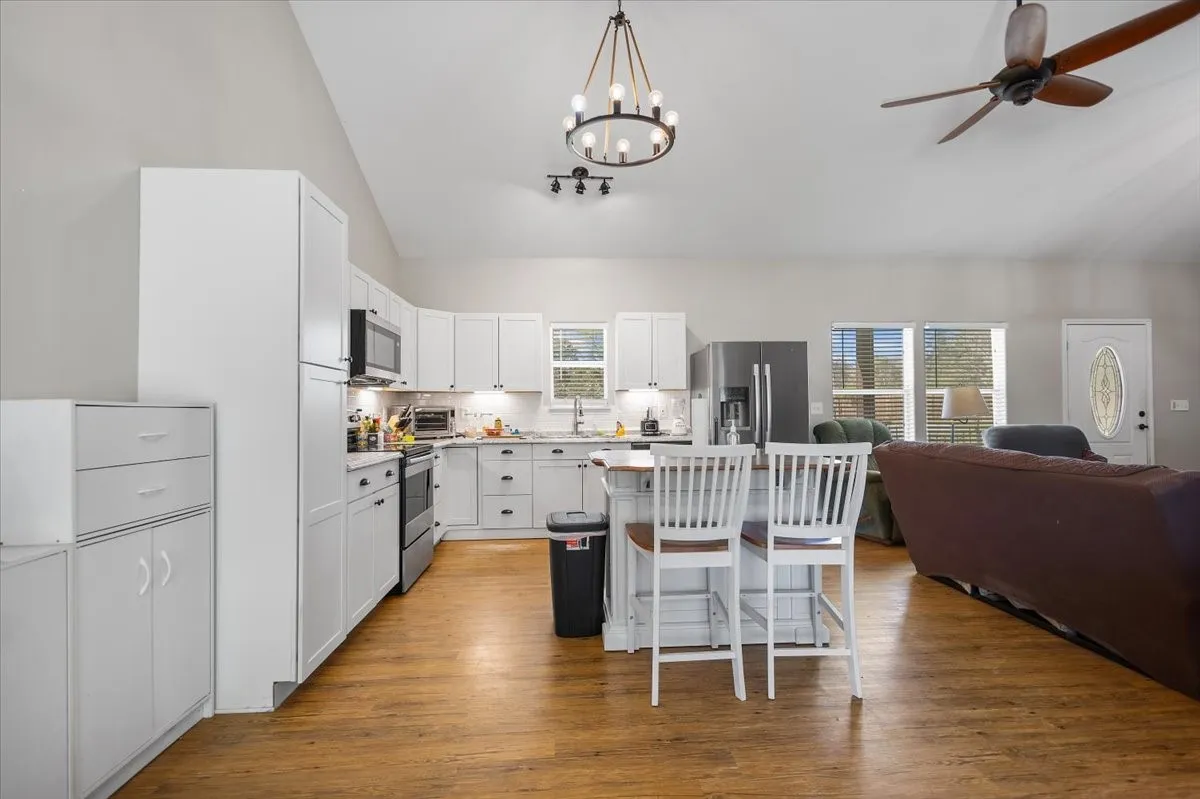 Single Family Residence For Sale in Wood County , 256 County Road 2749, Mineola, Texas 75773, 3 Bedroom, 2 Bathroom, 2 Garage spaces, 1,500 Sqft, built in 2018, mls#21404075, Real Estate Agent in Mineola, Homes For Sale in Wood county, Homes For Sale in Mineola, Realtor in Mineola Texas, Real Estate Brokerage Independent Realty Texas, Luminita Cordes Realtor