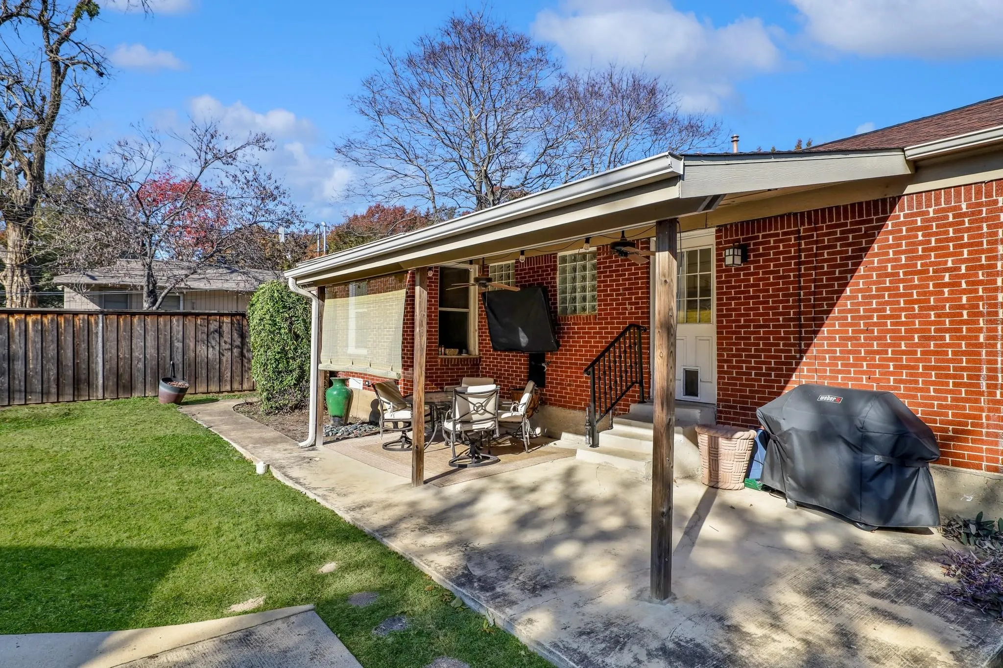 Duplex For Rent in Dallas County , 6220 Kenwood Avenue, Dallas, Texas 75214, 1 Bedroom, 1 Bathroom, 1 Garage spaces, 700 Sqft, built in 1943, mls#21400543, Real Estate Agent in Dallas, Homes For Rent in Dallas county, Homes For Rent in Dallas, Realtor in Dallas Texas, Real Estate Brokerage Independent Realty Texas, Luminita Cordes Realtor