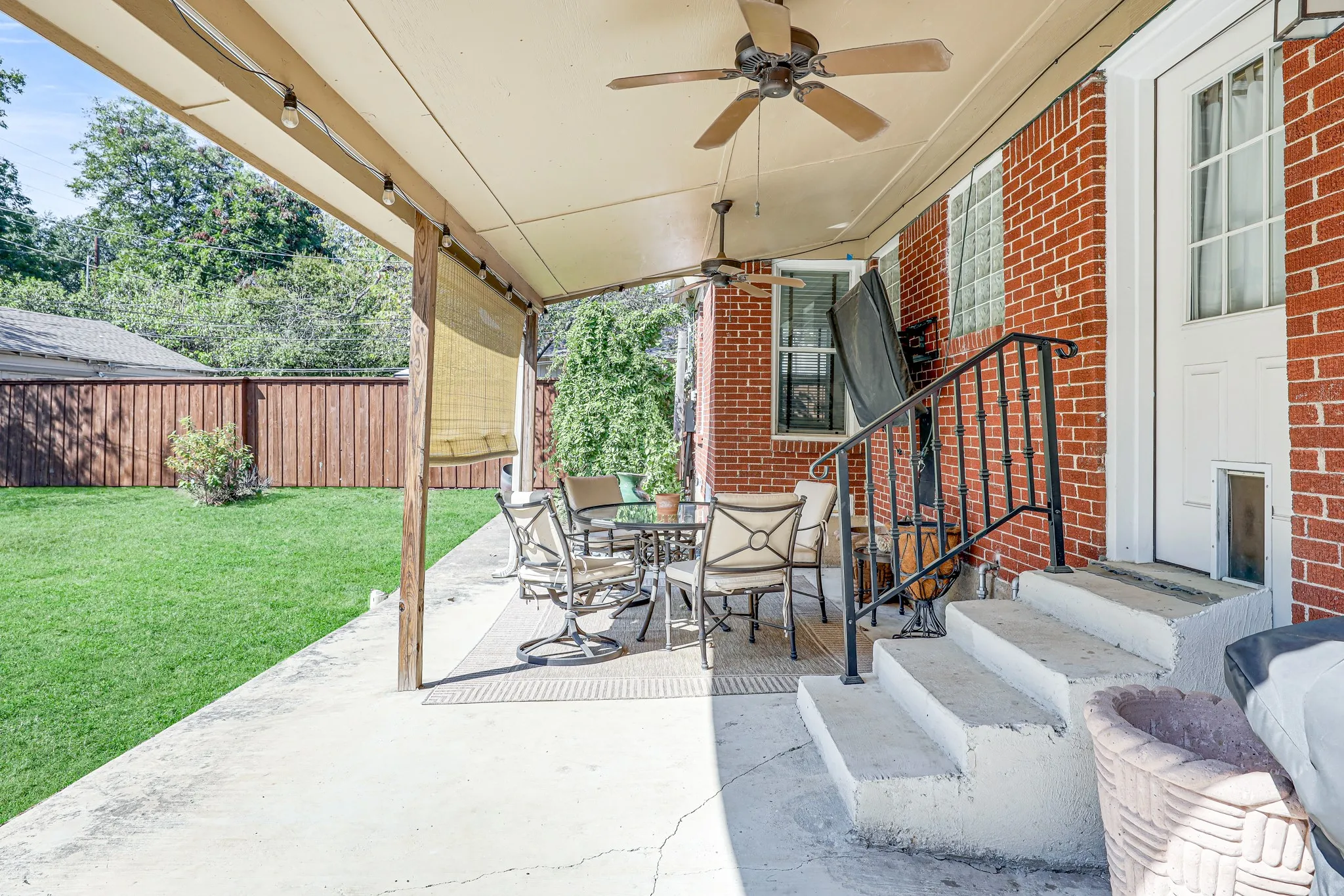Duplex For Rent in Dallas County , 6220 Kenwood Avenue, Dallas, Texas 75214, 1 Bedroom, 1 Bathroom, 1 Garage spaces, 700 Sqft, built in 1943, mls#21400543, Real Estate Agent in Dallas, Homes For Rent in Dallas county, Homes For Rent in Dallas, Realtor in Dallas Texas, Real Estate Brokerage Independent Realty Texas, Luminita Cordes Realtor