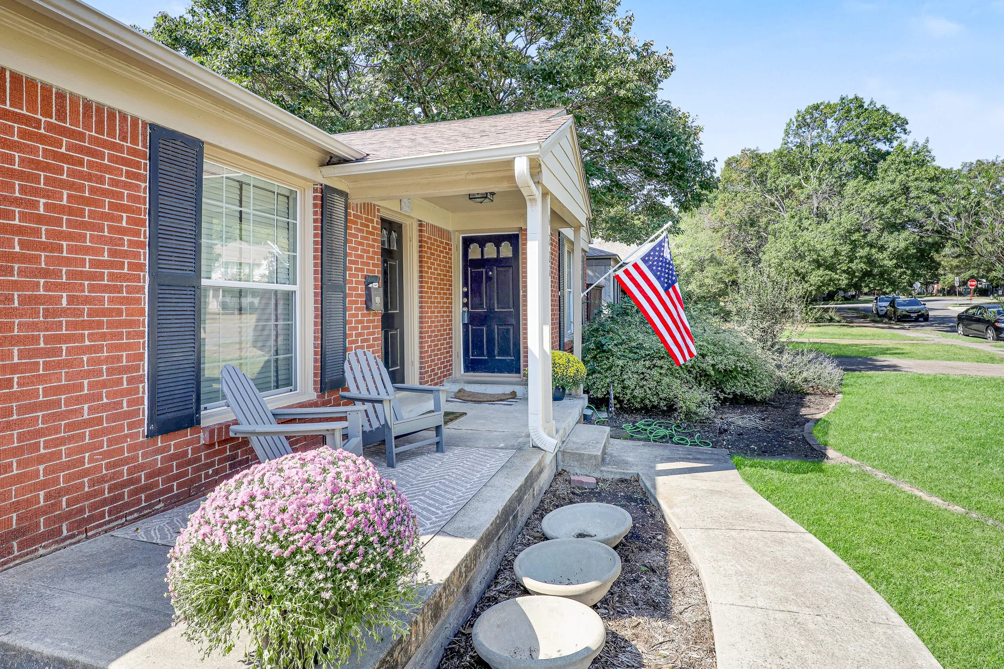 Duplex For Rent in Dallas County , 6220 Kenwood Avenue, Dallas, Texas 75214, 1 Bedroom, 1 Bathroom, 1 Garage spaces, 700 Sqft, built in 1943, mls#21400543, Real Estate Agent in Dallas, Homes For Rent in Dallas county, Homes For Rent in Dallas, Realtor in Dallas Texas, Real Estate Brokerage Independent Realty Texas, Luminita Cordes Realtor