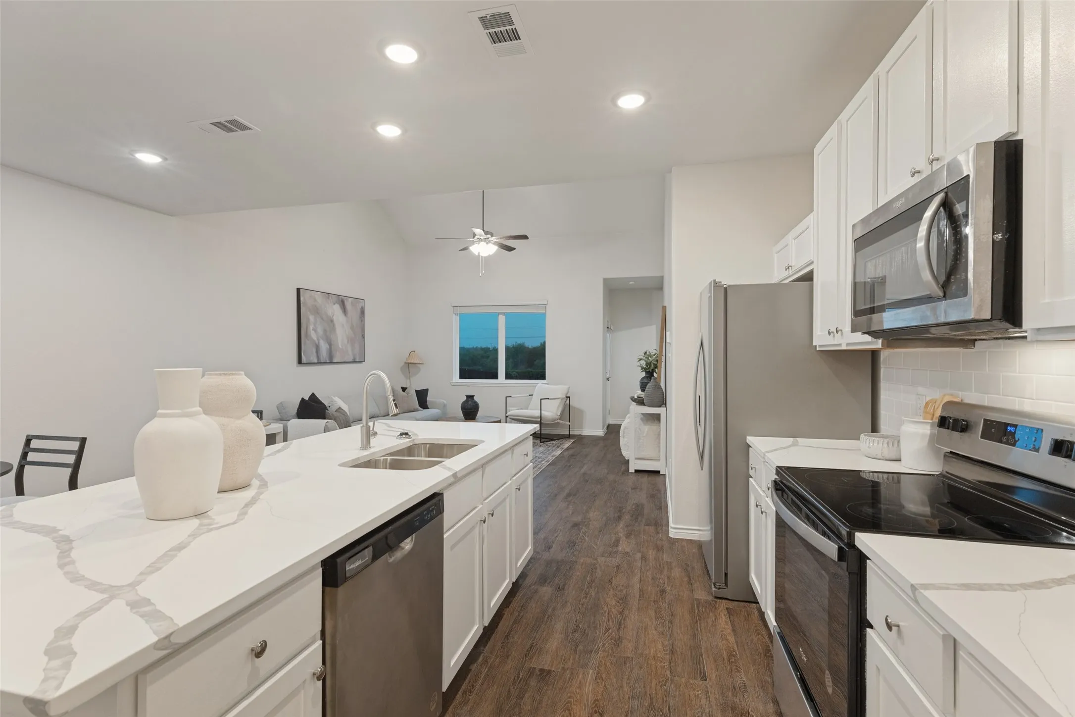 Single Family Residence For Sale in Tarrant County , 829 Jetliner Avenue, Fort Worth, Texas 76131, 4 Bedroom, 3 Bathroom, 2 Garage spaces, 2,264 Sqft, built in 2023, mls#21403098, Real Estate Agent in Fort Worth, Homes For Sale in Tarrant county, Homes For Sale in Fort Worth, Realtor in Fort Worth Texas, Real Estate Brokerage Independent Realty Texas, Luminita Cordes Realtor