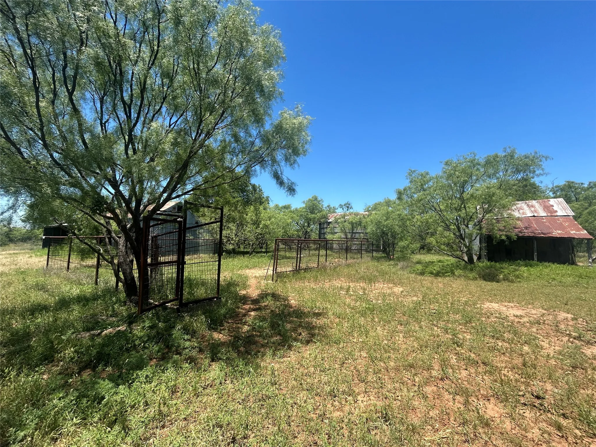 Farm For Sale in Coleman County , 824 CR 409, Talpa, Texas 76882, 2 Bedroom, 1 Bathroom, Garage spaces, 868 Sqft, built in 1998, mls#21400037, Real Estate Agent in Talpa, Homes For Sale in Coleman county, Homes For Sale in Talpa, Realtor in Talpa Texas, Real Estate Brokerage Independent Realty Texas, Luminita Cordes Realtor