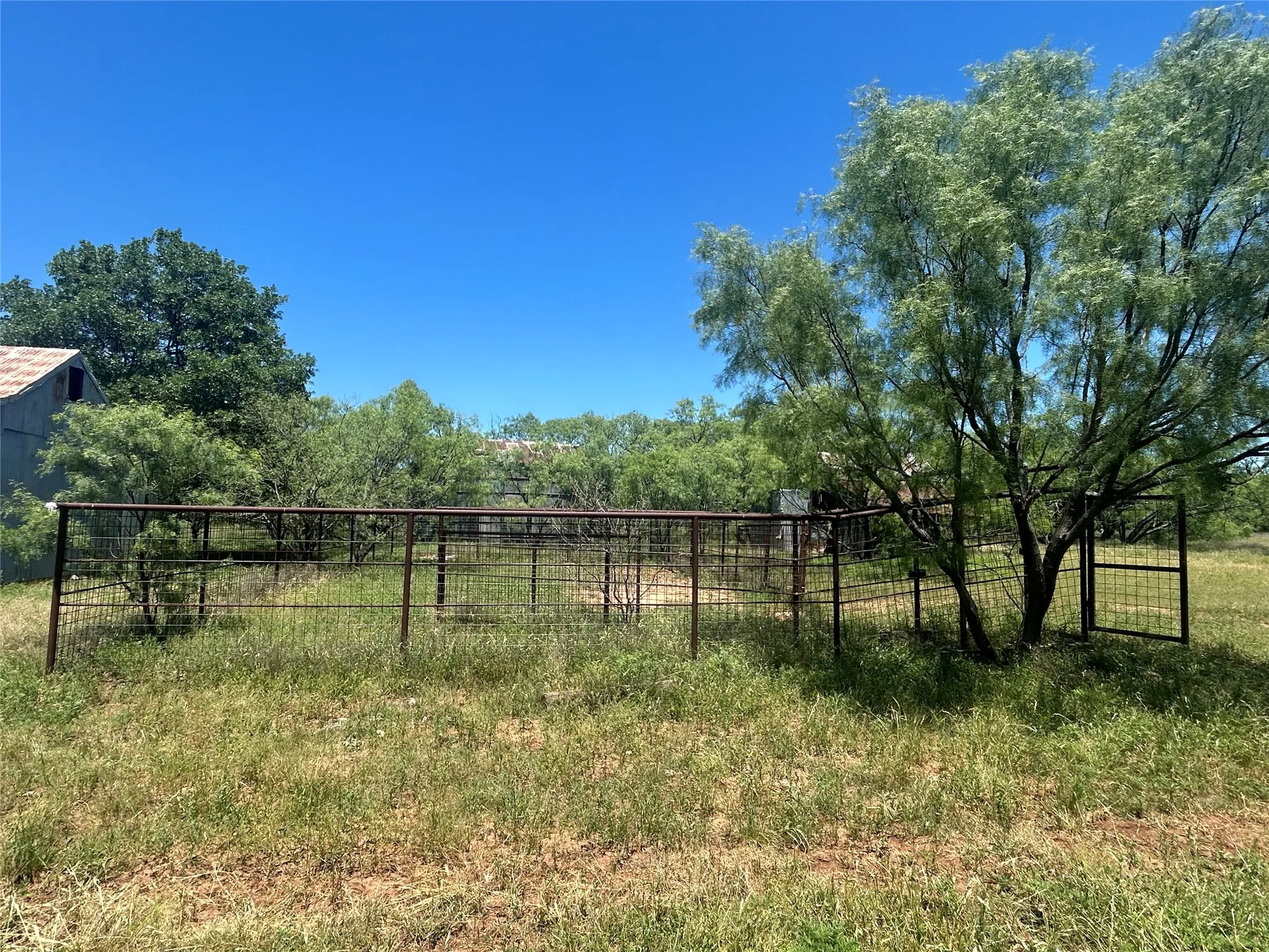 Farm For Sale in Coleman County , 824 CR 409, Talpa, Texas 76882, 2 Bedroom, 1 Bathroom, Garage spaces, 868 Sqft, built in 1998, mls#21400037, Real Estate Agent in Talpa, Homes For Sale in Coleman county, Homes For Sale in Talpa, Realtor in Talpa Texas, Real Estate Brokerage Independent Realty Texas, Luminita Cordes Realtor