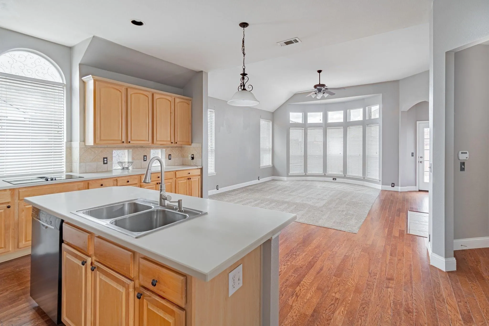 Single Family Residence For Rent in Denton County , 2450 Thorntree Drive, Frisco, Texas 75033, 4 Bedroom, 3 Bathroom, 2 Garage spaces, 2,207 Sqft, built in 2003, mls#21404102, Real Estate Agent in Frisco, Homes For Rent in Denton county, Homes For Rent in Frisco, Realtor in Frisco Texas, Real Estate Brokerage Independent Realty Texas, Luminita Cordes Realtor