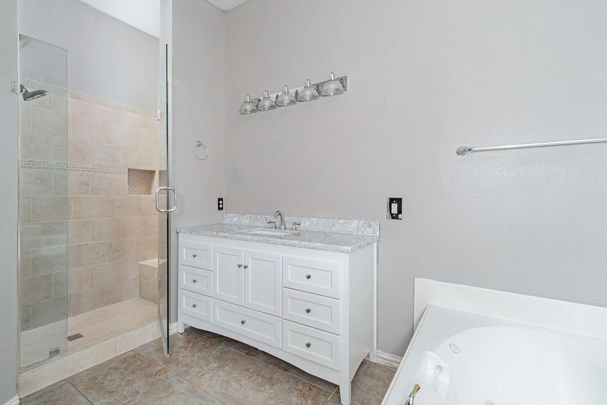 Single Family Residence For Rent in Denton County , 2450 Thorntree Drive, Frisco, Texas 75033, 4 Bedroom, 3 Bathroom, 2 Garage spaces, 2,207 Sqft, built in 2003, mls#21404102, Real Estate Agent in Frisco, Homes For Rent in Denton county, Homes For Rent in Frisco, Realtor in Frisco Texas, Real Estate Brokerage Independent Realty Texas, Luminita Cordes Realtor