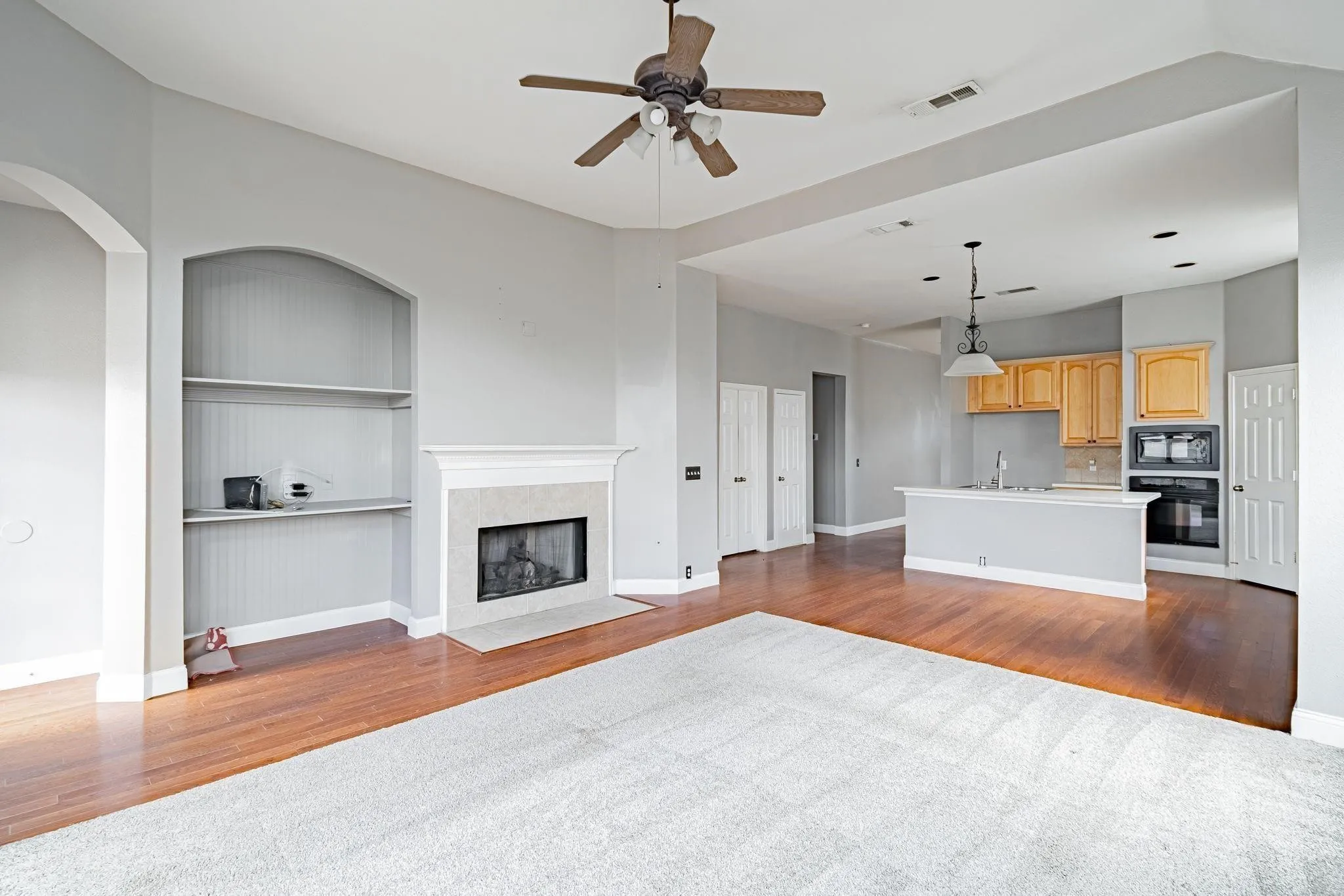 Single Family Residence For Rent in Denton County , 2450 Thorntree Drive, Frisco, Texas 75033, 4 Bedroom, 3 Bathroom, 2 Garage spaces, 2,207 Sqft, built in 2003, mls#21404102, Real Estate Agent in Frisco, Homes For Rent in Denton county, Homes For Rent in Frisco, Realtor in Frisco Texas, Real Estate Brokerage Independent Realty Texas, Luminita Cordes Realtor