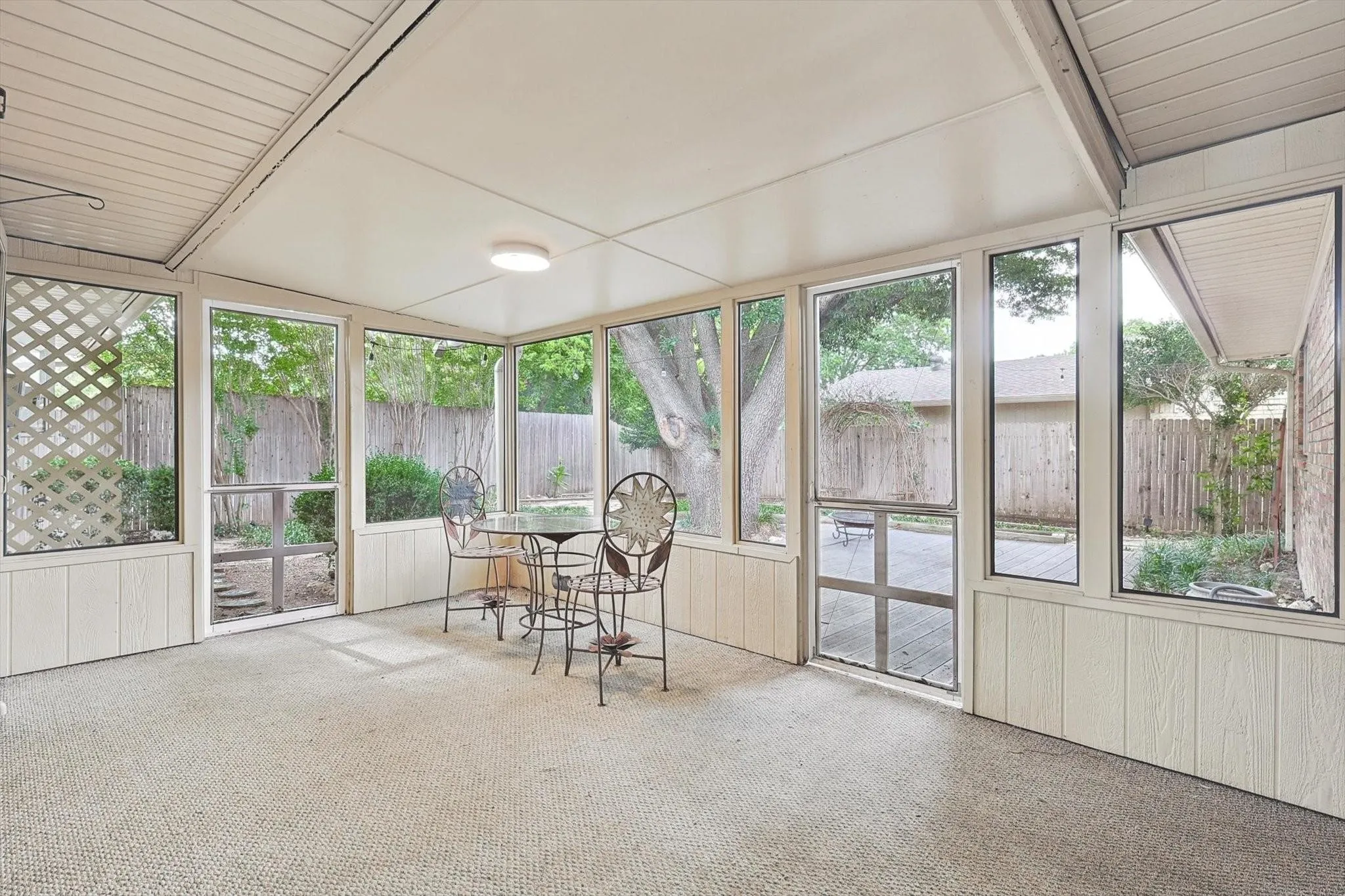 Single Family Residence For Sale in Denton County , 2320 Georgetown Drive, Denton, Texas 76201, 4 Bedroom, 2 Bathroom, 2 Garage spaces, 2,054 Sqft, built in 1970, mls#21404104, Real Estate Agent in Denton, Homes For Sale in Denton county, Homes For Sale in Denton, Realtor in Denton Texas, Real Estate Brokerage Independent Realty Texas, Luminita Cordes Realtor
