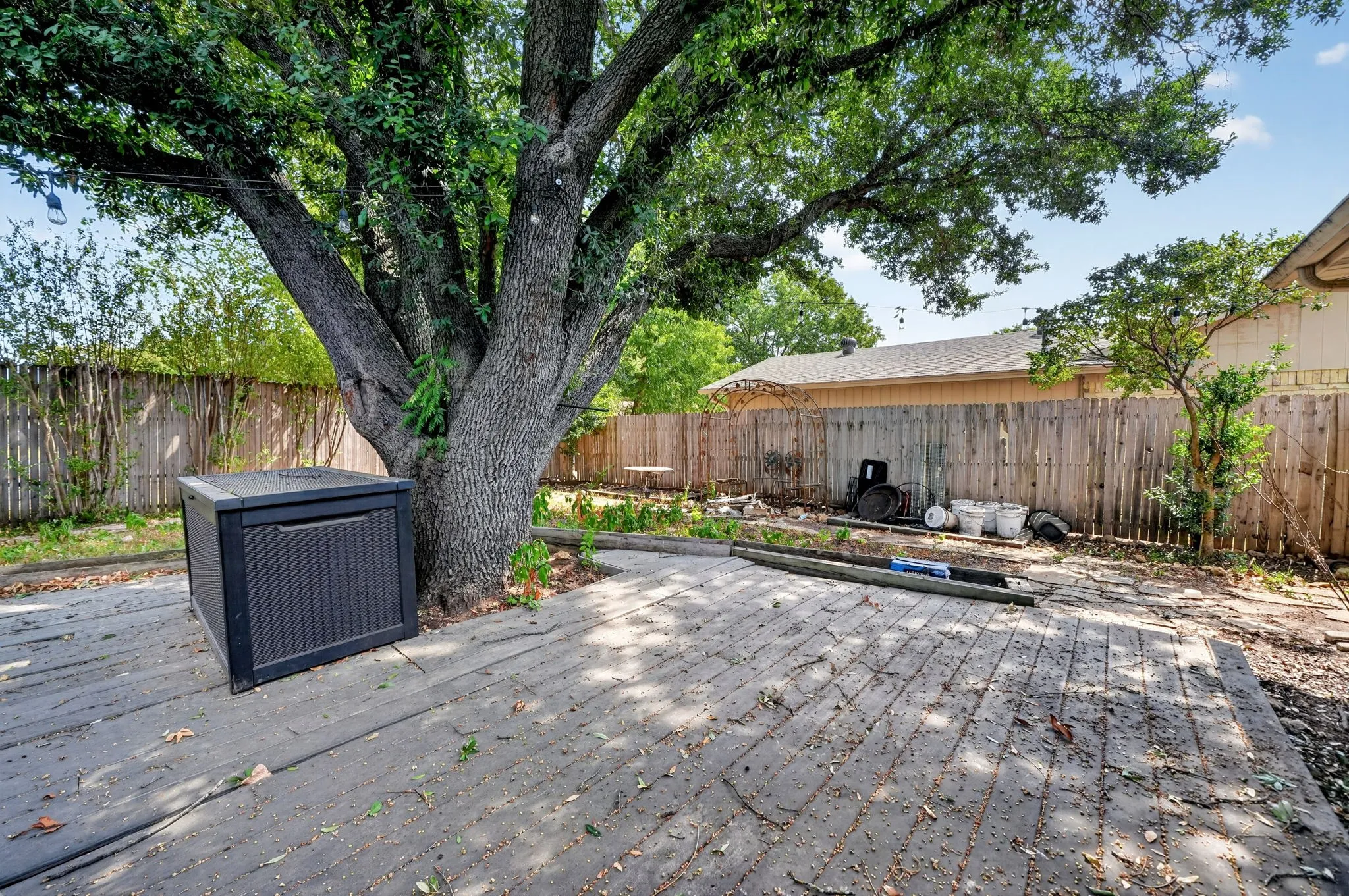 Single Family Residence For Sale in Denton County , 2320 Georgetown Drive, Denton, Texas 76201, 4 Bedroom, 2 Bathroom, 2 Garage spaces, 2,054 Sqft, built in 1970, mls#21404104, Real Estate Agent in Denton, Homes For Sale in Denton county, Homes For Sale in Denton, Realtor in Denton Texas, Real Estate Brokerage Independent Realty Texas, Luminita Cordes Realtor