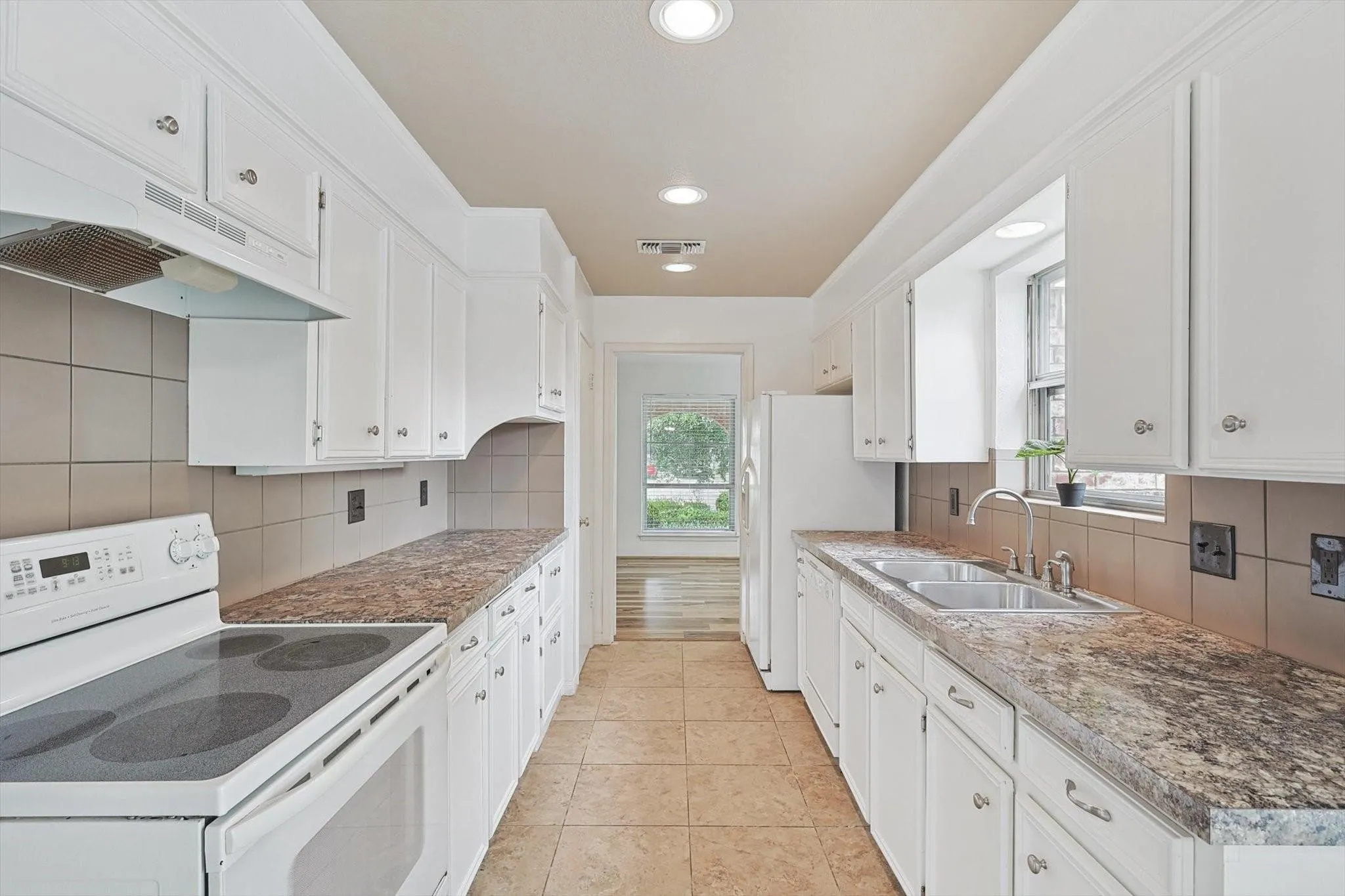 Single Family Residence For Sale in Denton County , 2320 Georgetown Drive, Denton, Texas 76201, 4 Bedroom, 2 Bathroom, 2 Garage spaces, 2,054 Sqft, built in 1970, mls#21404104, Real Estate Agent in Denton, Homes For Sale in Denton county, Homes For Sale in Denton, Realtor in Denton Texas, Real Estate Brokerage Independent Realty Texas, Luminita Cordes Realtor