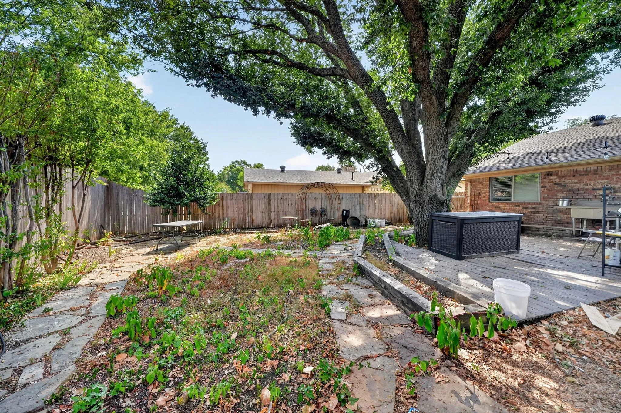 Single Family Residence For Sale in Denton County , 2320 Georgetown Drive, Denton, Texas 76201, 4 Bedroom, 2 Bathroom, 2 Garage spaces, 2,054 Sqft, built in 1970, mls#21404104, Real Estate Agent in Denton, Homes For Sale in Denton county, Homes For Sale in Denton, Realtor in Denton Texas, Real Estate Brokerage Independent Realty Texas, Luminita Cordes Realtor