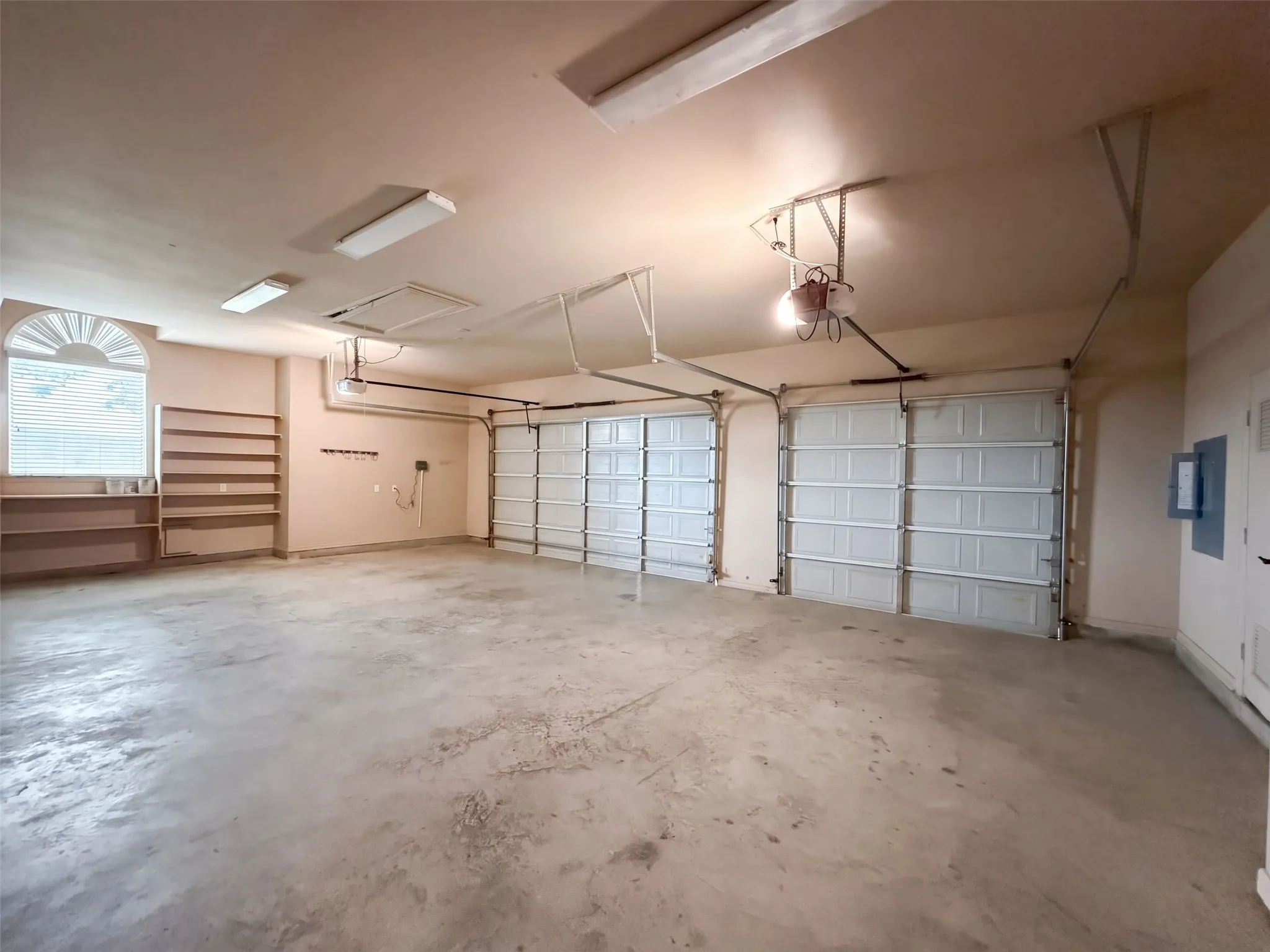 Single Family Residence For Sale in Dallas County , 1119 Mallard Pointe Drive, Grand Prairie, Texas 75104, 4 Bedroom, 4 Bathroom, 3 Garage spaces, 3,837 Sqft, built in 2005, mls#21404103, Real Estate Agent in Grand Prairie, Homes For Sale in Dallas county, Homes For Sale in Grand Prairie, Realtor in Grand Prairie Texas, Real Estate Brokerage Independent Realty Texas, Luminita Cordes Realtor