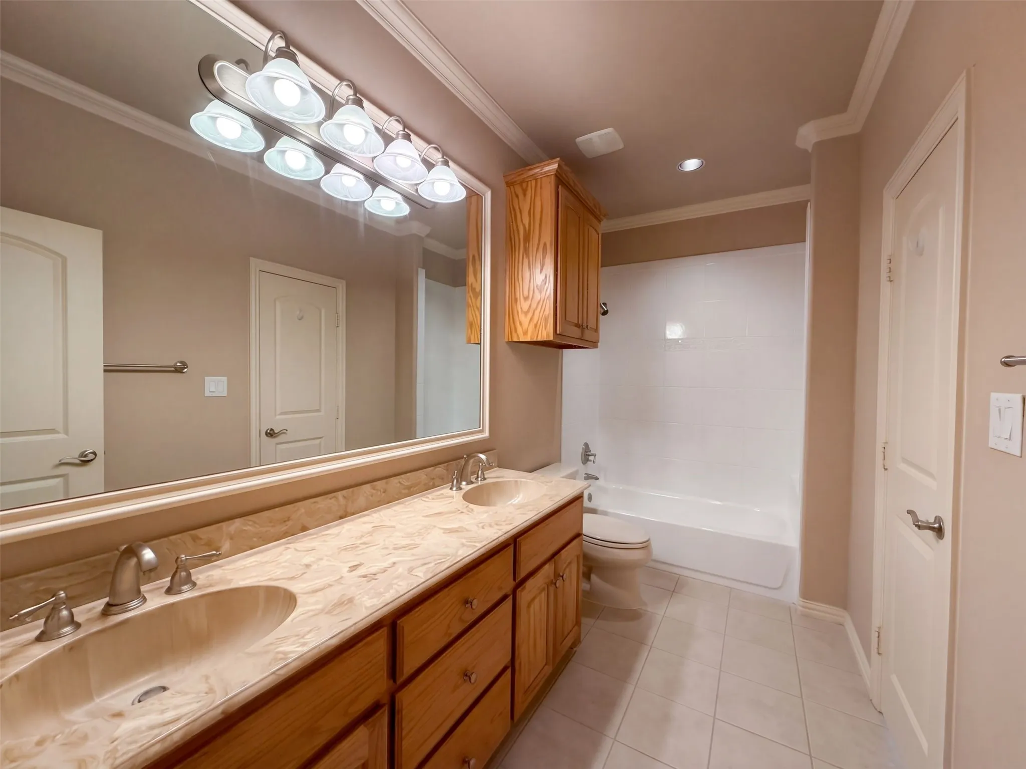 Single Family Residence For Sale in Dallas County , 1119 Mallard Pointe Drive, Grand Prairie, Texas 75104, 4 Bedroom, 4 Bathroom, 3 Garage spaces, 3,837 Sqft, built in 2005, mls#21404103, Real Estate Agent in Grand Prairie, Homes For Sale in Dallas county, Homes For Sale in Grand Prairie, Realtor in Grand Prairie Texas, Real Estate Brokerage Independent Realty Texas, Luminita Cordes Realtor