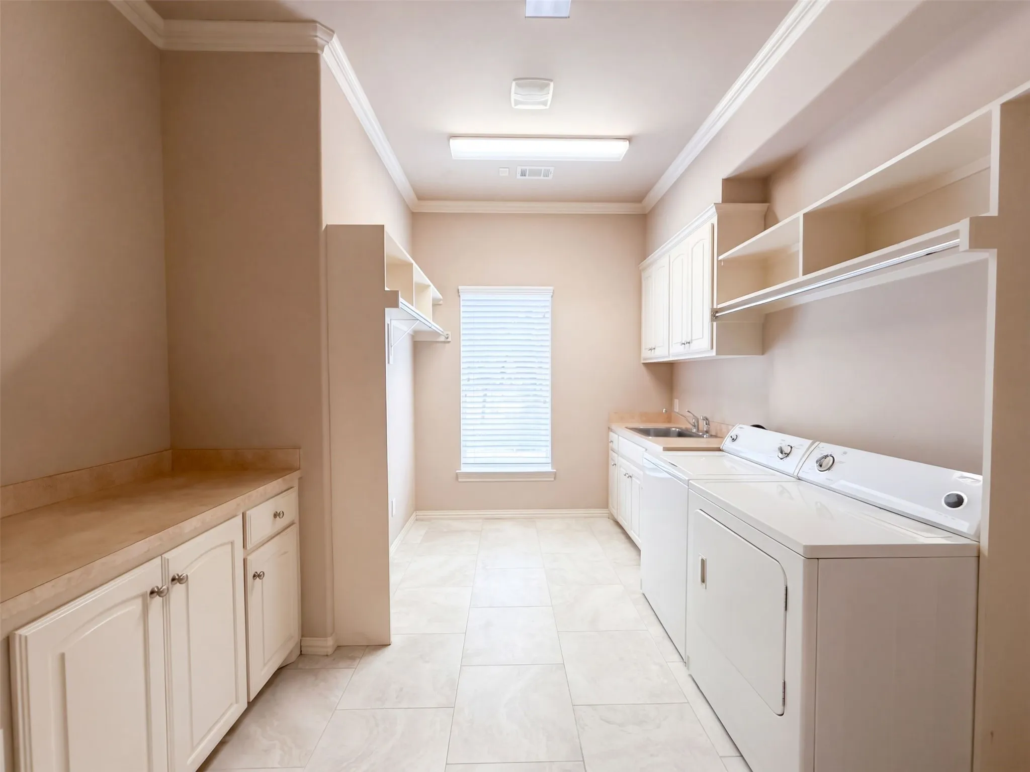 Single Family Residence For Sale in Dallas County , 1119 Mallard Pointe Drive, Grand Prairie, Texas 75104, 4 Bedroom, 4 Bathroom, 3 Garage spaces, 3,837 Sqft, built in 2005, mls#21404103, Real Estate Agent in Grand Prairie, Homes For Sale in Dallas county, Homes For Sale in Grand Prairie, Realtor in Grand Prairie Texas, Real Estate Brokerage Independent Realty Texas, Luminita Cordes Realtor