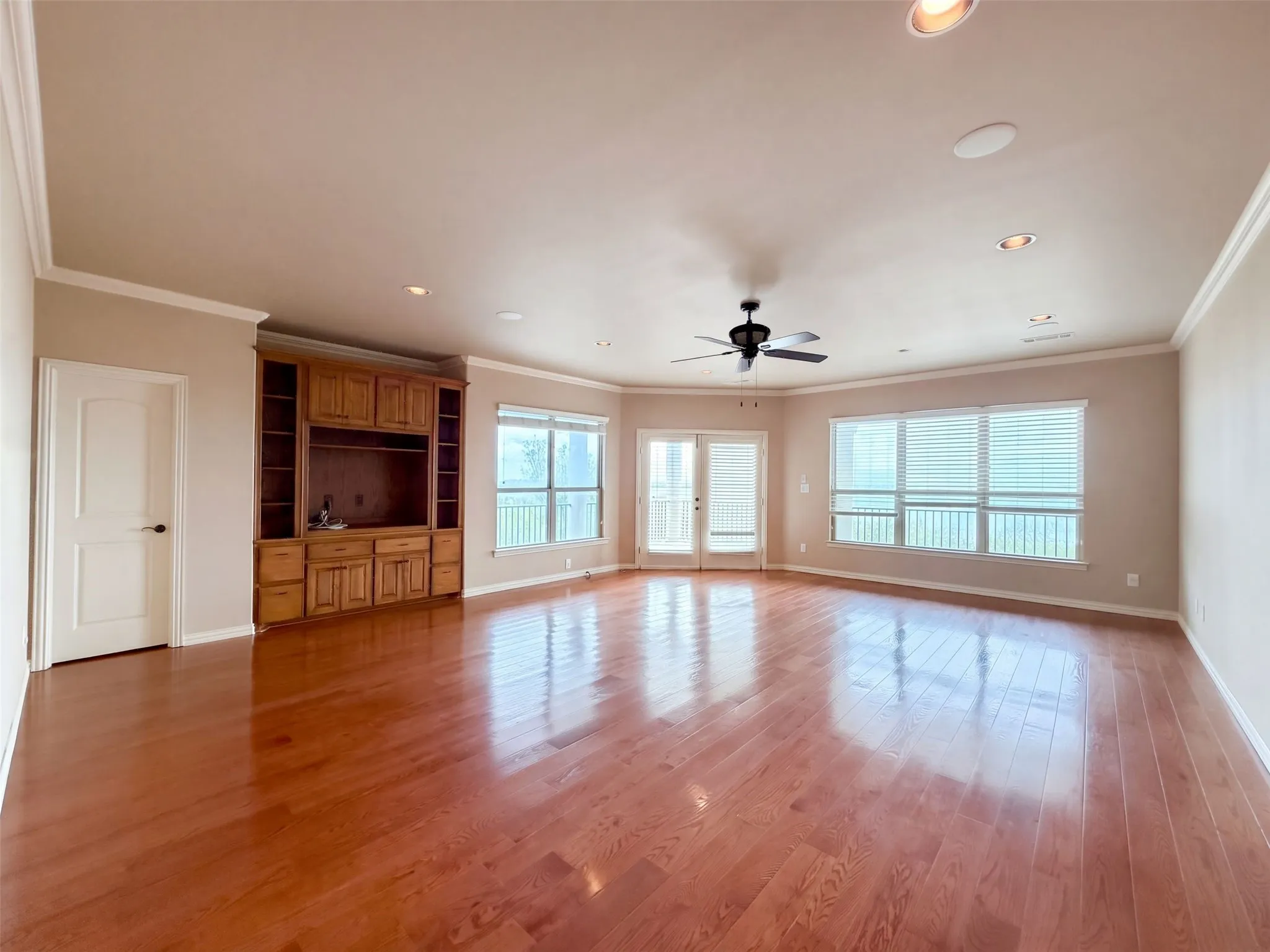 Single Family Residence For Sale in Dallas County , 1119 Mallard Pointe Drive, Grand Prairie, Texas 75104, 4 Bedroom, 4 Bathroom, 3 Garage spaces, 3,837 Sqft, built in 2005, mls#21404103, Real Estate Agent in Grand Prairie, Homes For Sale in Dallas county, Homes For Sale in Grand Prairie, Realtor in Grand Prairie Texas, Real Estate Brokerage Independent Realty Texas, Luminita Cordes Realtor