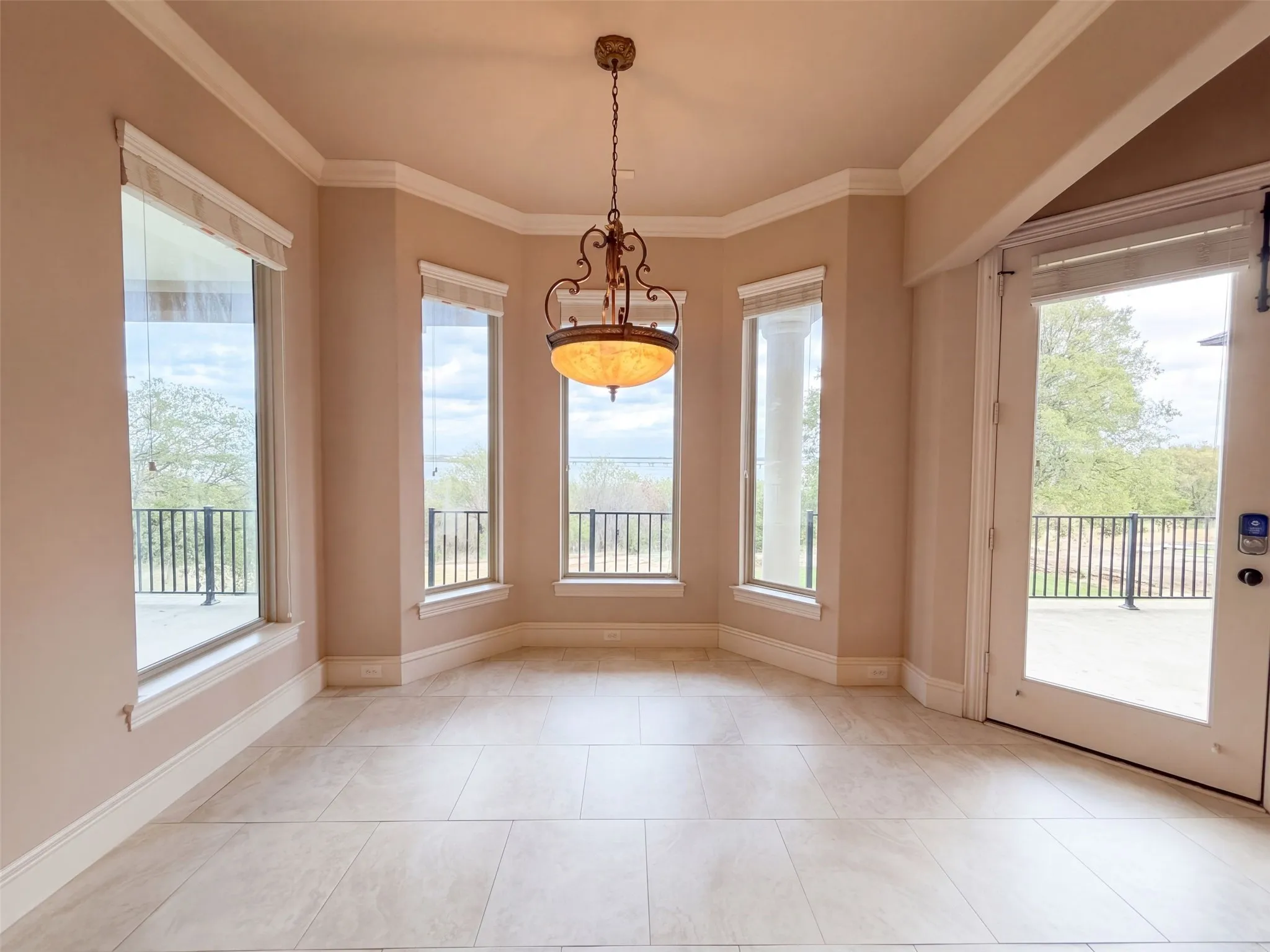 Single Family Residence For Sale in Dallas County , 1119 Mallard Pointe Drive, Grand Prairie, Texas 75104, 4 Bedroom, 4 Bathroom, 3 Garage spaces, 3,837 Sqft, built in 2005, mls#21404103, Real Estate Agent in Grand Prairie, Homes For Sale in Dallas county, Homes For Sale in Grand Prairie, Realtor in Grand Prairie Texas, Real Estate Brokerage Independent Realty Texas, Luminita Cordes Realtor