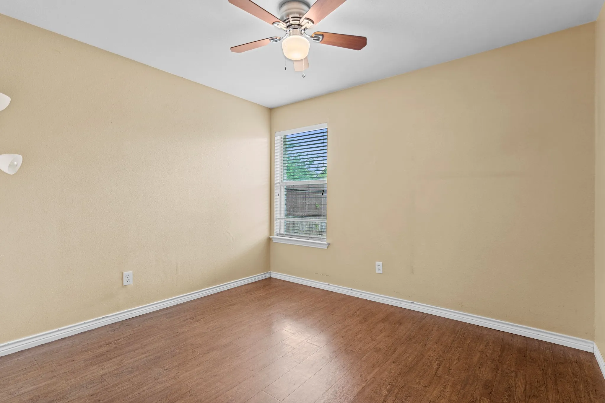 Single Family Residence For Rent in Hunt County , 100 Lipan Street, Greenville, Texas 75402, 4 Bedroom, 2 Bathroom, 2 Garage spaces, 1,880 Sqft, built in 2004, mls#21404105, Real Estate Agent in Greenville, Homes For Rent in Hunt county, Homes For Rent in Greenville, Realtor in Greenville Texas, Real Estate Brokerage Independent Realty Texas, Luminita Cordes Realtor