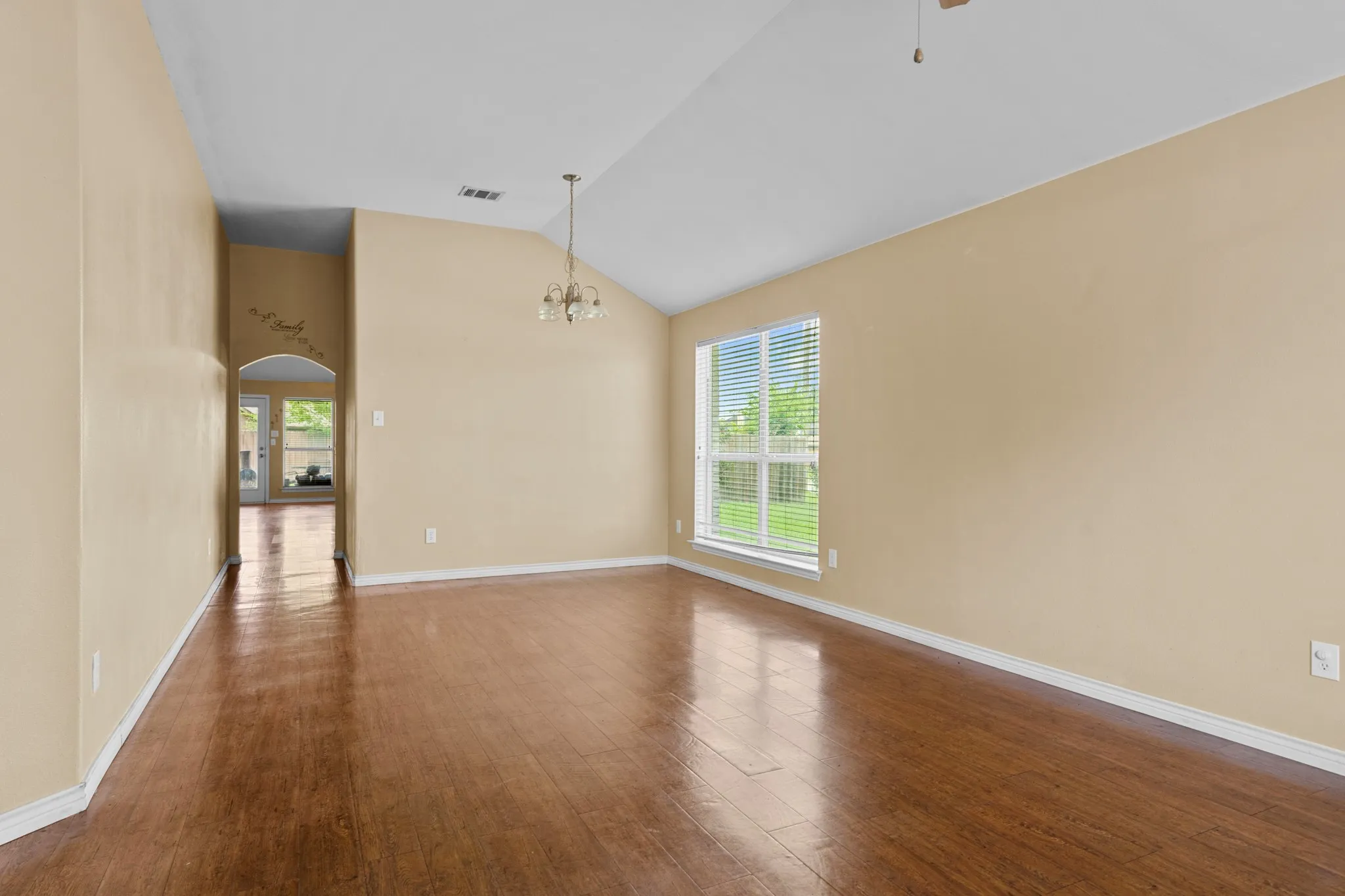 Single Family Residence For Rent in Hunt County , 100 Lipan Street, Greenville, Texas 75402, 4 Bedroom, 2 Bathroom, 2 Garage spaces, 1,880 Sqft, built in 2004, mls#21404105, Real Estate Agent in Greenville, Homes For Rent in Hunt county, Homes For Rent in Greenville, Realtor in Greenville Texas, Real Estate Brokerage Independent Realty Texas, Luminita Cordes Realtor