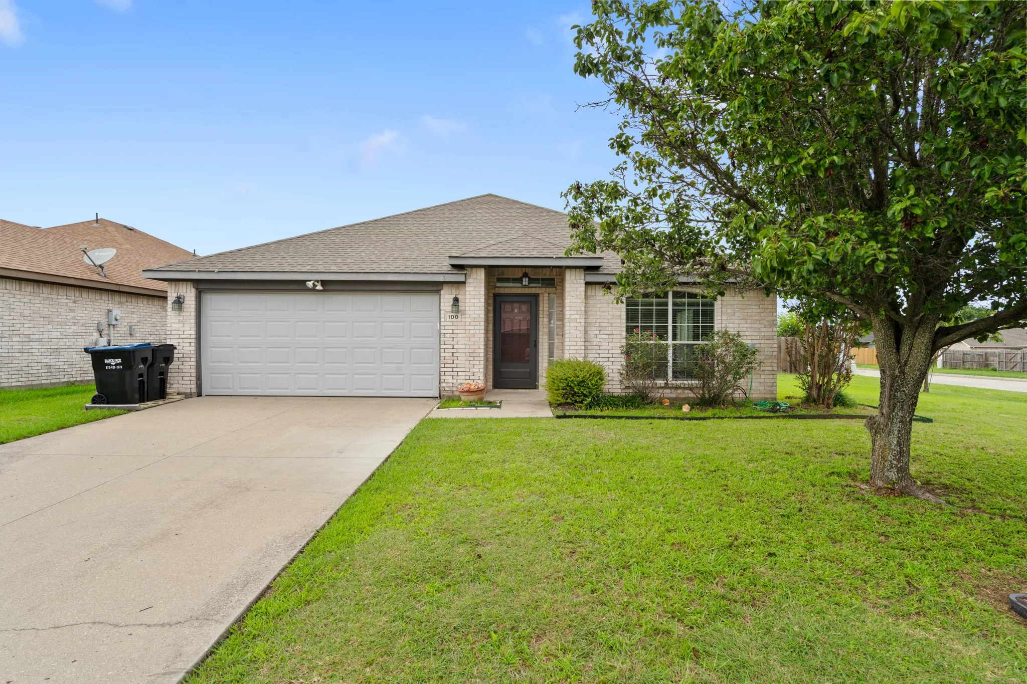 Single Family Residence For Rent in Hunt County , 100 Lipan Street, Greenville, Texas 75402, 4 Bedroom, 2 Bathroom, 2 Garage spaces, 1,880 Sqft, built in 2004, mls#21404105, Real Estate Agent in Greenville, Homes For Rent in Hunt county, Homes For Rent in Greenville, Realtor in Greenville Texas, Real Estate Brokerage Independent Realty Texas, Luminita Cordes Realtor