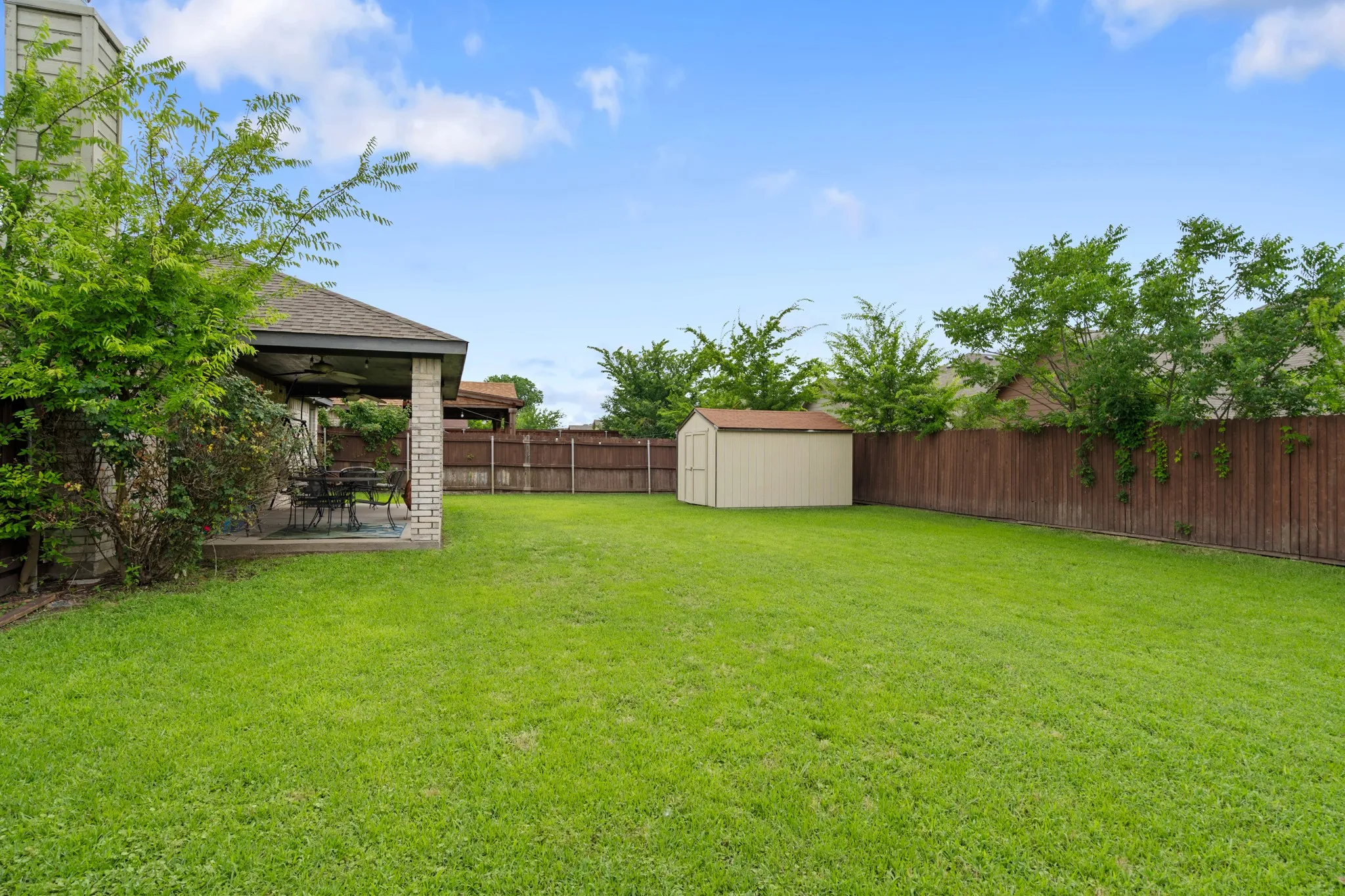 Single Family Residence For Rent in Hunt County , 100 Lipan Street, Greenville, Texas 75402, 4 Bedroom, 2 Bathroom, 2 Garage spaces, 1,880 Sqft, built in 2004, mls#21404105, Real Estate Agent in Greenville, Homes For Rent in Hunt county, Homes For Rent in Greenville, Realtor in Greenville Texas, Real Estate Brokerage Independent Realty Texas, Luminita Cordes Realtor