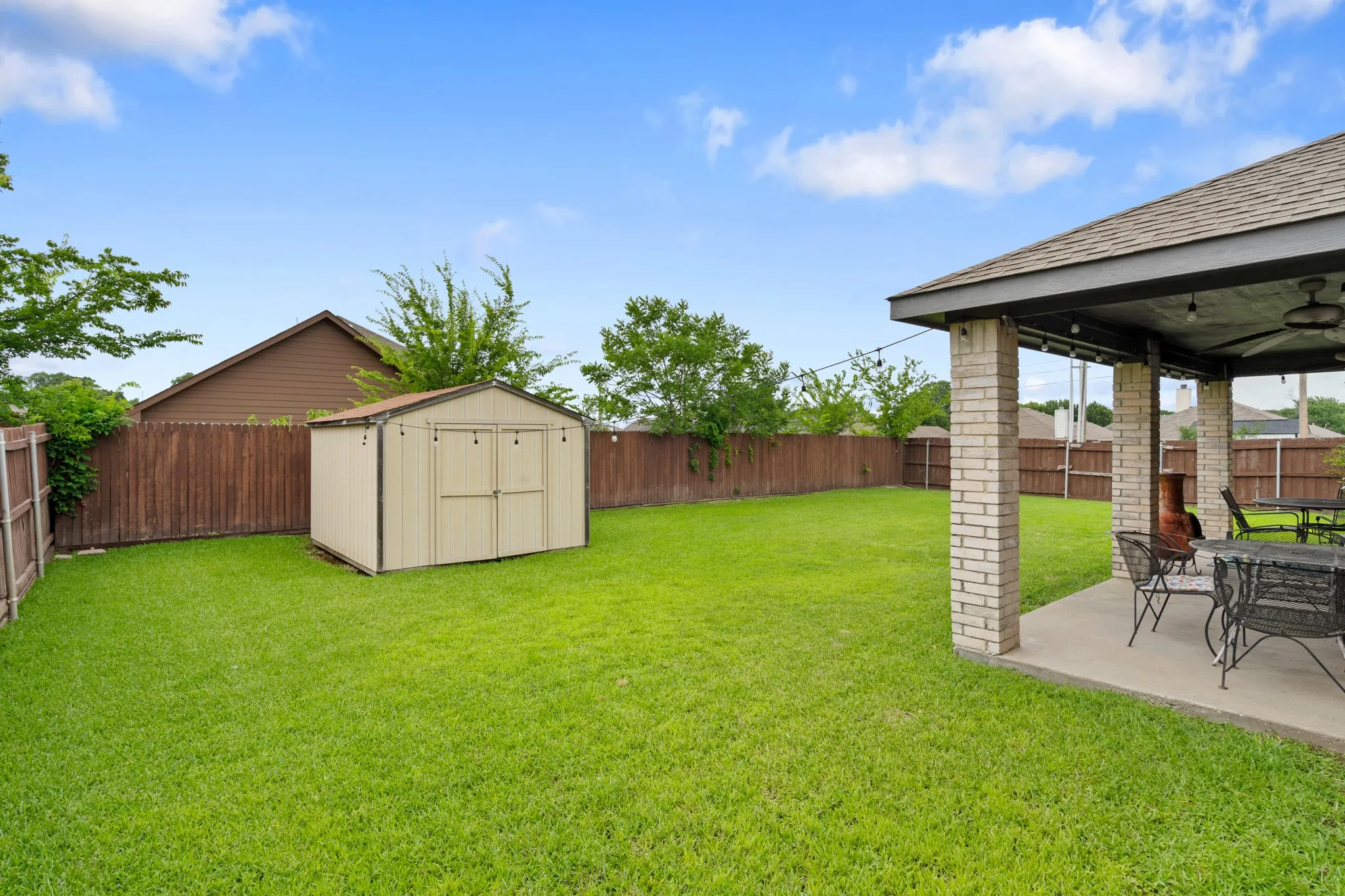 Single Family Residence For Rent in Hunt County , 100 Lipan Street, Greenville, Texas 75402, 4 Bedroom, 2 Bathroom, 2 Garage spaces, 1,880 Sqft, built in 2004, mls#21404105, Real Estate Agent in Greenville, Homes For Rent in Hunt county, Homes For Rent in Greenville, Realtor in Greenville Texas, Real Estate Brokerage Independent Realty Texas, Luminita Cordes Realtor