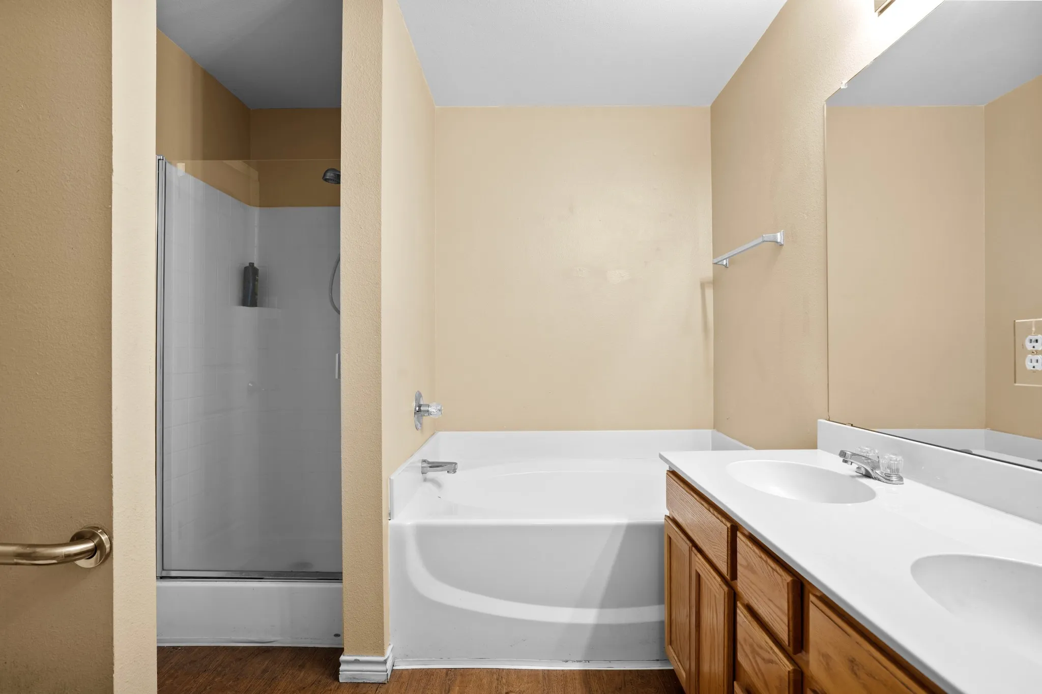 Single Family Residence For Rent in Hunt County , 100 Lipan Street, Greenville, Texas 75402, 4 Bedroom, 2 Bathroom, 2 Garage spaces, 1,880 Sqft, built in 2004, mls#21404105, Real Estate Agent in Greenville, Homes For Rent in Hunt county, Homes For Rent in Greenville, Realtor in Greenville Texas, Real Estate Brokerage Independent Realty Texas, Luminita Cordes Realtor