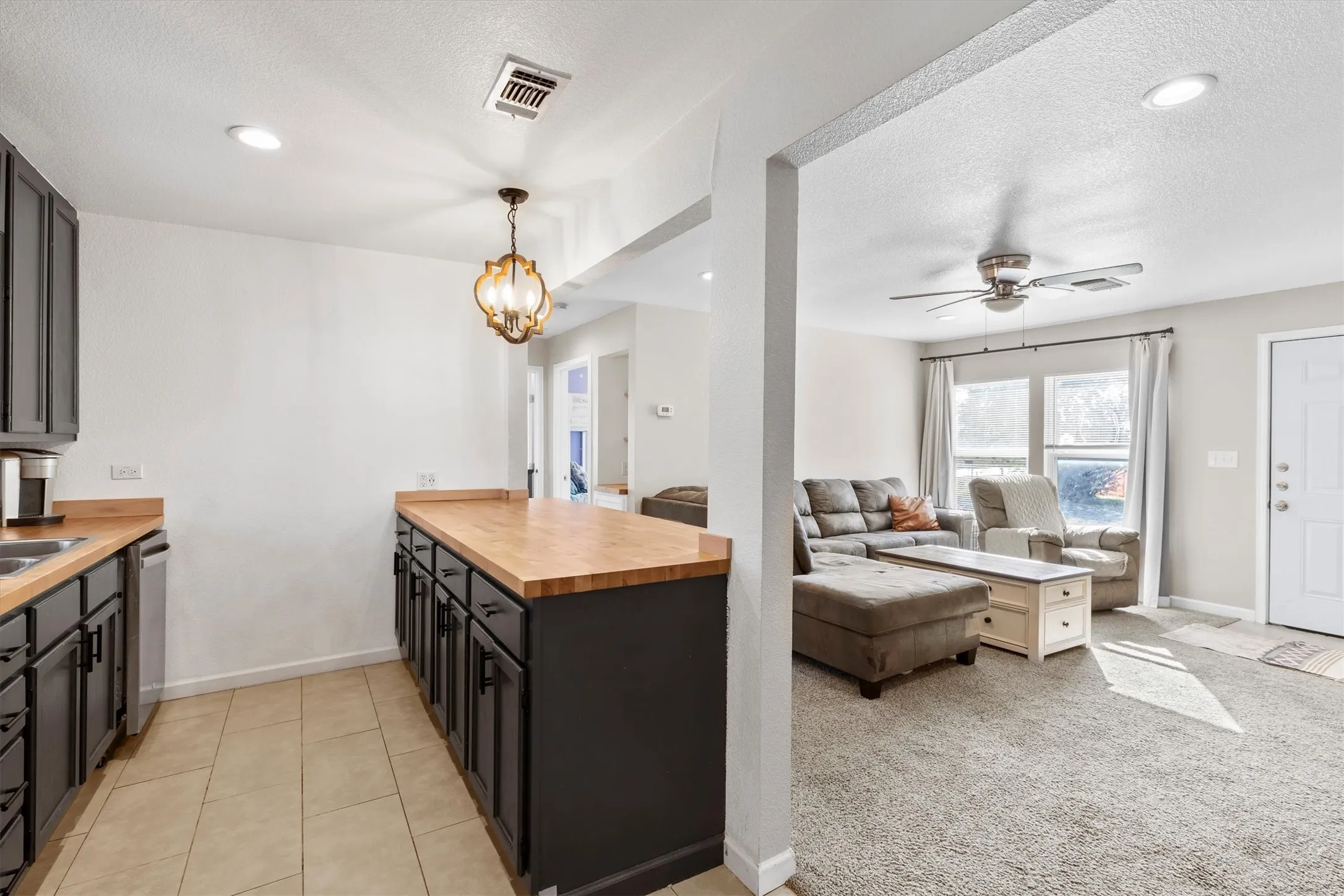 Single Family Residence For Sale in Cooke County , 101 3rd Street, Valley View, Texas 76272, 3 Bedroom, 2 Bathroom, Garage spaces, 1,098 Sqft, built in 1950, mls#21403472, Real Estate Agent in Valley View, Homes For Sale in Cooke county, Homes For Sale in Valley View, Realtor in Valley View Texas, Real Estate Brokerage Independent Realty Texas, Luminita Cordes Realtor