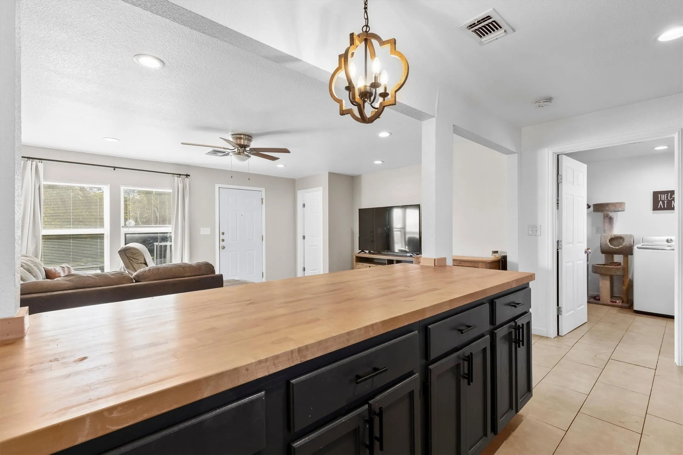 Single Family Residence For Sale in Cooke County , 101 3rd Street, Valley View, Texas 76272, 3 Bedroom, 2 Bathroom, Garage spaces, 1,098 Sqft, built in 1950, mls#21403472, Real Estate Agent in Valley View, Homes For Sale in Cooke county, Homes For Sale in Valley View, Realtor in Valley View Texas, Real Estate Brokerage Independent Realty Texas, Luminita Cordes Realtor