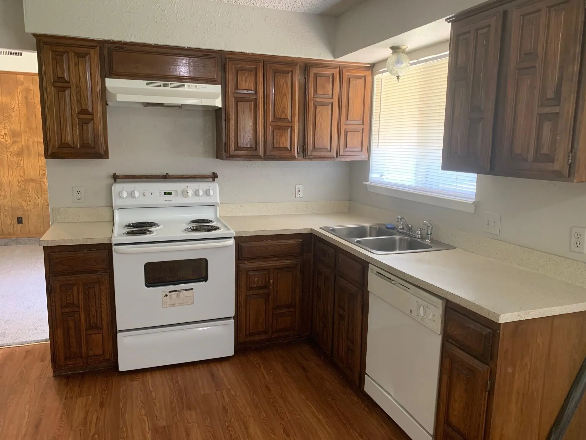 Single Family Residence For Rent in Tarrant County , 2518 Highgate Drive, Arlington, Texas 76016, 3 Bedroom, 2 Bathroom, 2 Garage spaces, 1,475 Sqft, built in 1978, mls#21404068, Real Estate Agent in Arlington, Homes For Rent in Tarrant county, Homes For Rent in Arlington, Realtor in Arlington Texas, Real Estate Brokerage Independent Realty Texas, Luminita Cordes Realtor