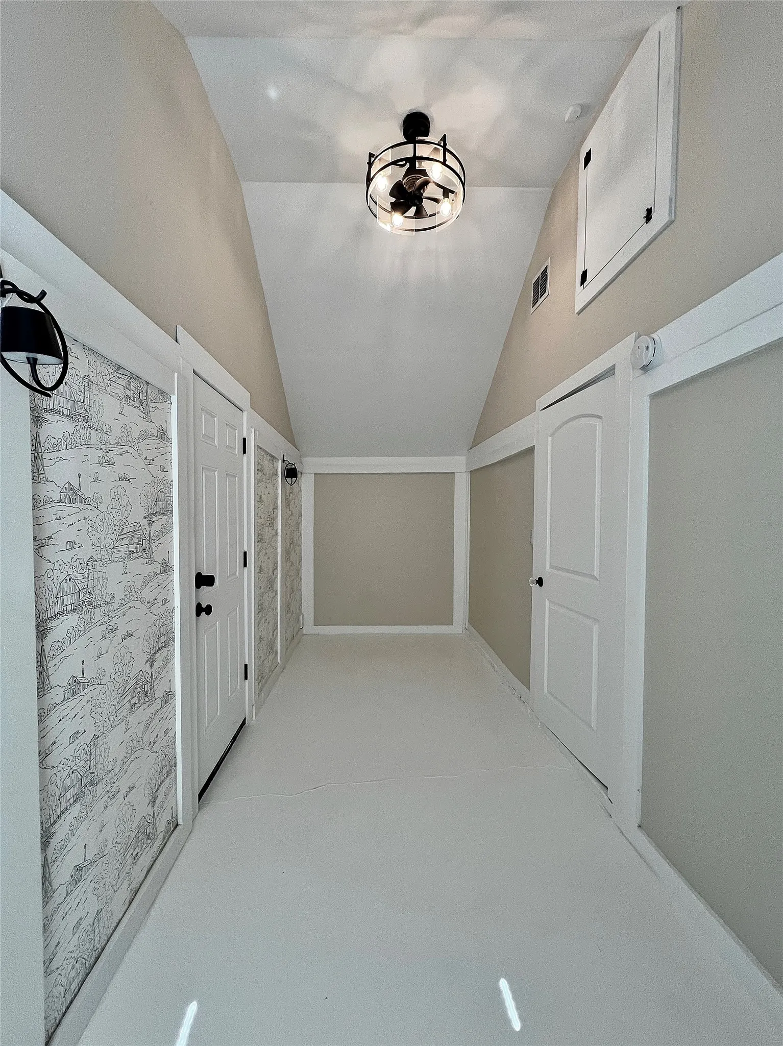 Single Family Residence For Rent in Hood County , 713 Spring Street, Granbury, Texas 76048, 2 Bedroom, 1 Bathroom, Garage spaces, 1,448 Sqft, built in 1939, mls#21404110, Real Estate Agent in Granbury, Homes For Rent in Hood county, Homes For Rent in Granbury, Realtor in Granbury Texas, Real Estate Brokerage Independent Realty Texas, Luminita Cordes Realtor