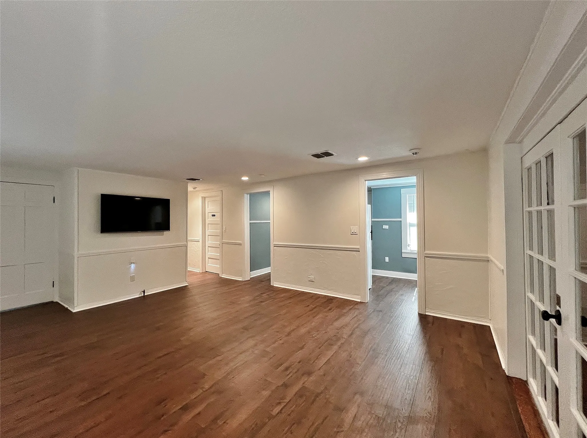 Single Family Residence For Rent in Hood County , 713 Spring Street, Granbury, Texas 76048, 2 Bedroom, 1 Bathroom, Garage spaces, 1,448 Sqft, built in 1939, mls#21404110, Real Estate Agent in Granbury, Homes For Rent in Hood county, Homes For Rent in Granbury, Realtor in Granbury Texas, Real Estate Brokerage Independent Realty Texas, Luminita Cordes Realtor