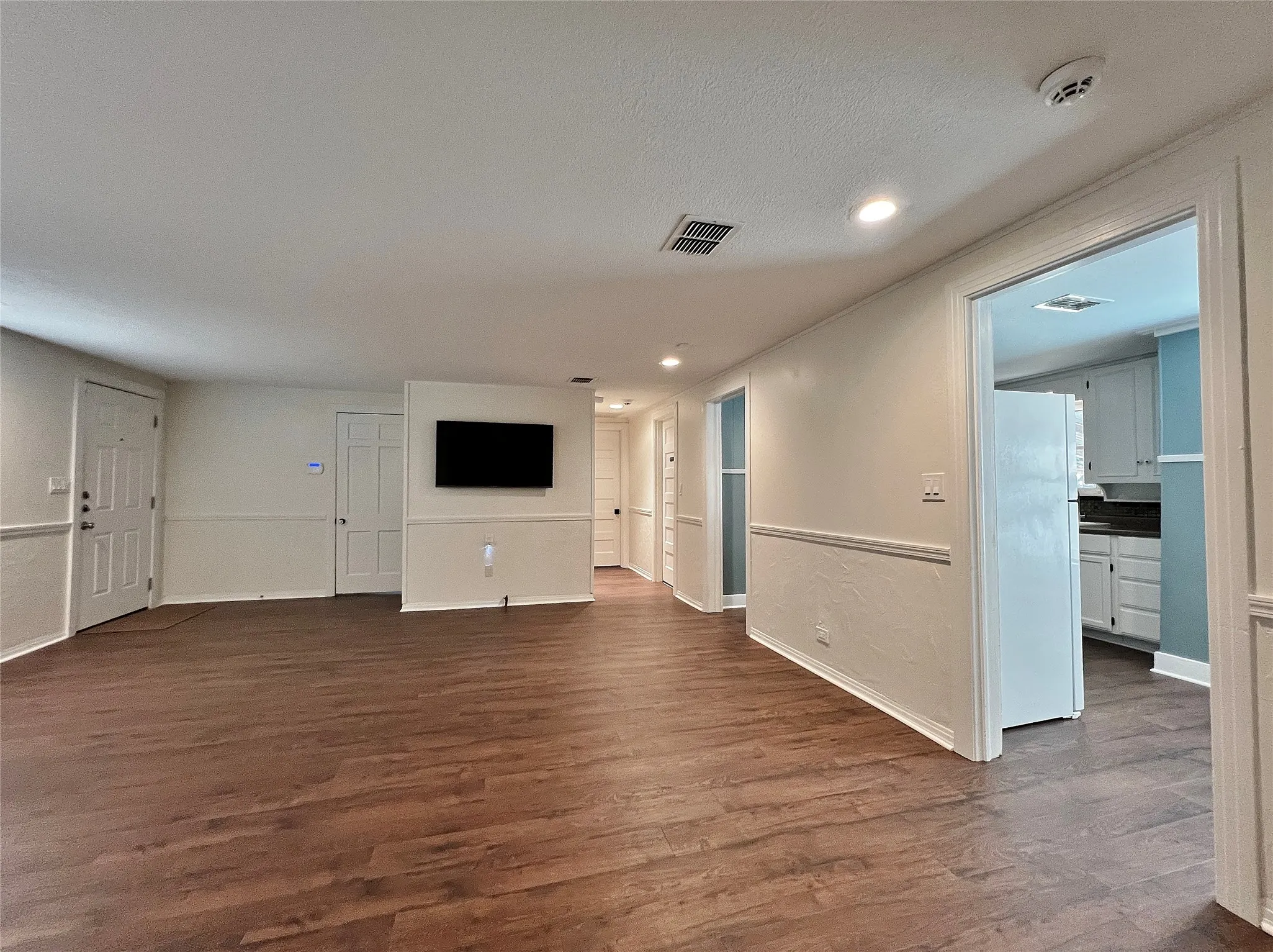 Single Family Residence For Rent in Hood County , 713 Spring Street, Granbury, Texas 76048, 2 Bedroom, 1 Bathroom, Garage spaces, 1,448 Sqft, built in 1939, mls#21404110, Real Estate Agent in Granbury, Homes For Rent in Hood county, Homes For Rent in Granbury, Realtor in Granbury Texas, Real Estate Brokerage Independent Realty Texas, Luminita Cordes Realtor