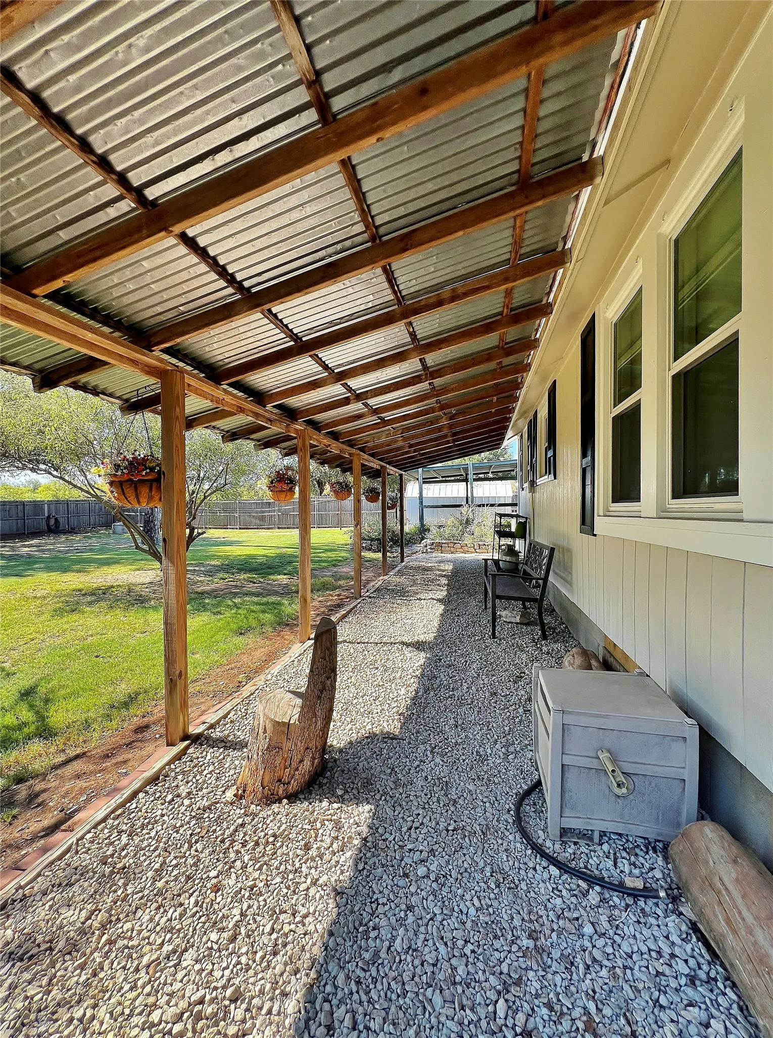 Single Family Residence For Rent in Hood County , 713 Spring Street, Granbury, Texas 76048, 2 Bedroom, 1 Bathroom, Garage spaces, 1,448 Sqft, built in 1939, mls#21404110, Real Estate Agent in Granbury, Homes For Rent in Hood county, Homes For Rent in Granbury, Realtor in Granbury Texas, Real Estate Brokerage Independent Realty Texas, Luminita Cordes Realtor