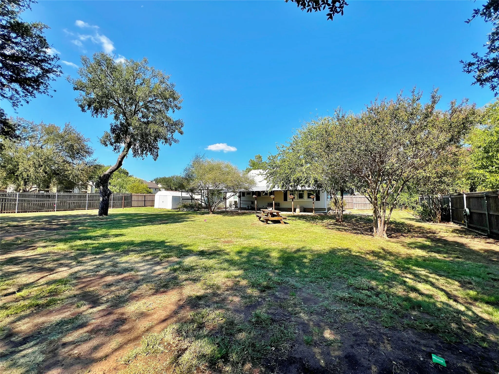 Single Family Residence For Rent in Hood County , 713 Spring Street, Granbury, Texas 76048, 2 Bedroom, 1 Bathroom, Garage spaces, 1,448 Sqft, built in 1939, mls#21404110, Real Estate Agent in Granbury, Homes For Rent in Hood county, Homes For Rent in Granbury, Realtor in Granbury Texas, Real Estate Brokerage Independent Realty Texas, Luminita Cordes Realtor