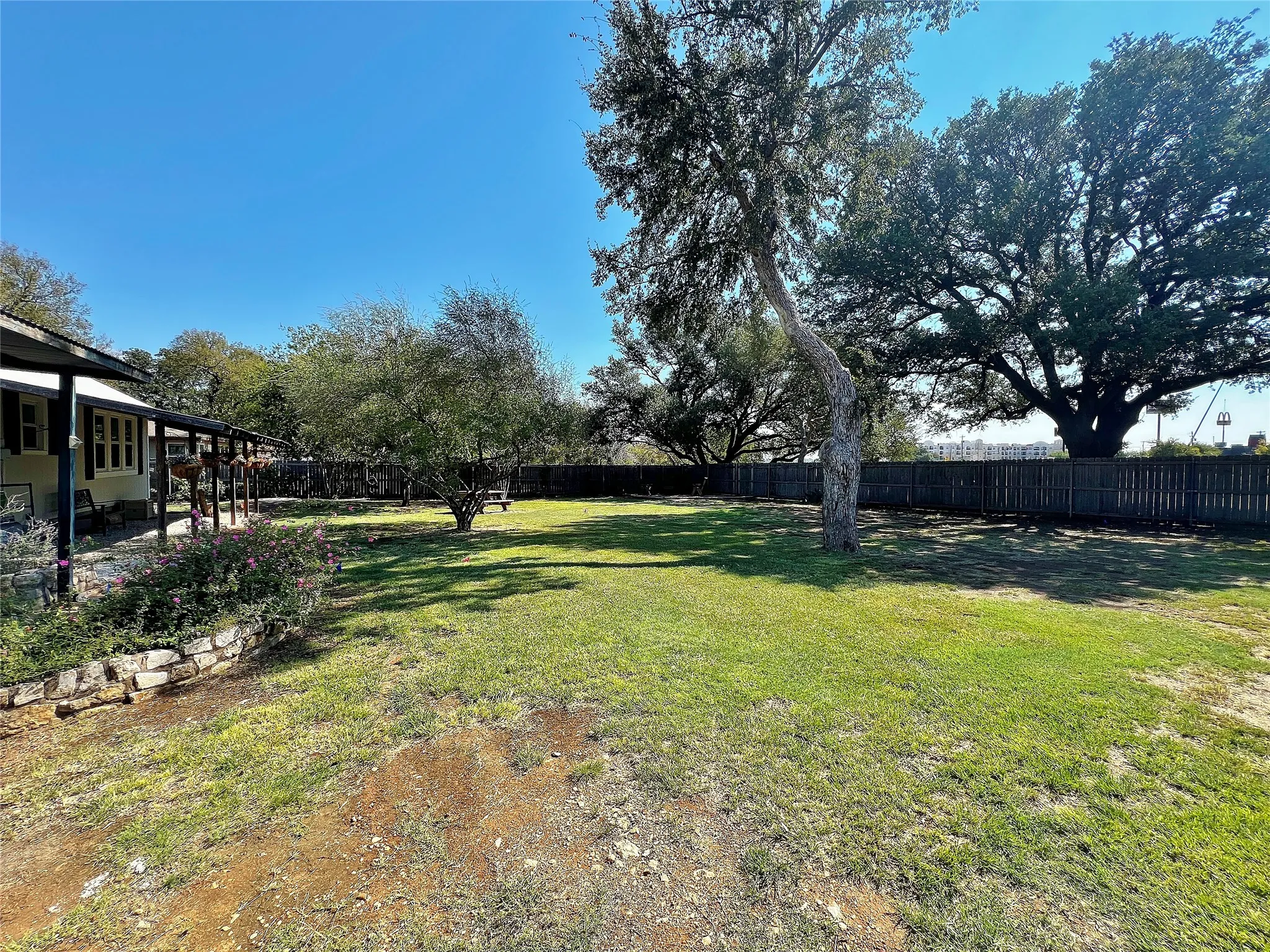 Single Family Residence For Rent in Hood County , 713 Spring Street, Granbury, Texas 76048, 2 Bedroom, 1 Bathroom, Garage spaces, 1,448 Sqft, built in 1939, mls#21404110, Real Estate Agent in Granbury, Homes For Rent in Hood county, Homes For Rent in Granbury, Realtor in Granbury Texas, Real Estate Brokerage Independent Realty Texas, Luminita Cordes Realtor