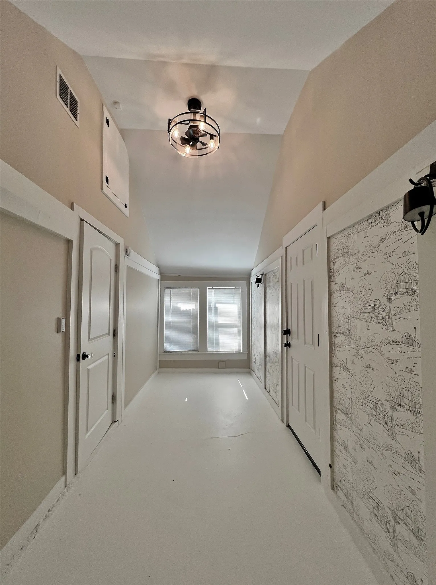 Single Family Residence For Rent in Hood County , 713 Spring Street, Granbury, Texas 76048, 2 Bedroom, 1 Bathroom, Garage spaces, 1,448 Sqft, built in 1939, mls#21404110, Real Estate Agent in Granbury, Homes For Rent in Hood county, Homes For Rent in Granbury, Realtor in Granbury Texas, Real Estate Brokerage Independent Realty Texas, Luminita Cordes Realtor