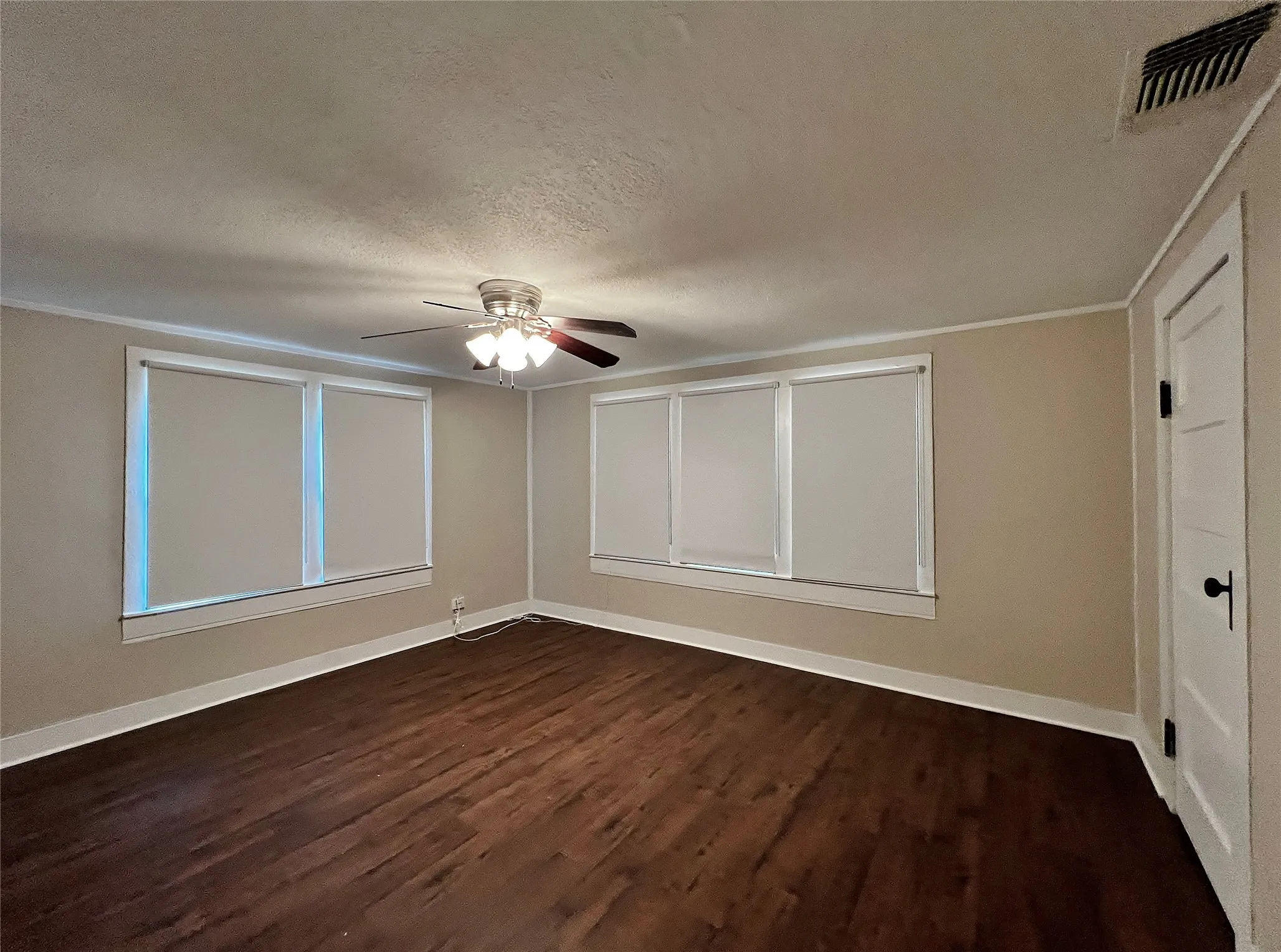 Single Family Residence For Rent in Hood County , 713 Spring Street, Granbury, Texas 76048, 2 Bedroom, 1 Bathroom, Garage spaces, 1,448 Sqft, built in 1939, mls#21404110, Real Estate Agent in Granbury, Homes For Rent in Hood county, Homes For Rent in Granbury, Realtor in Granbury Texas, Real Estate Brokerage Independent Realty Texas, Luminita Cordes Realtor