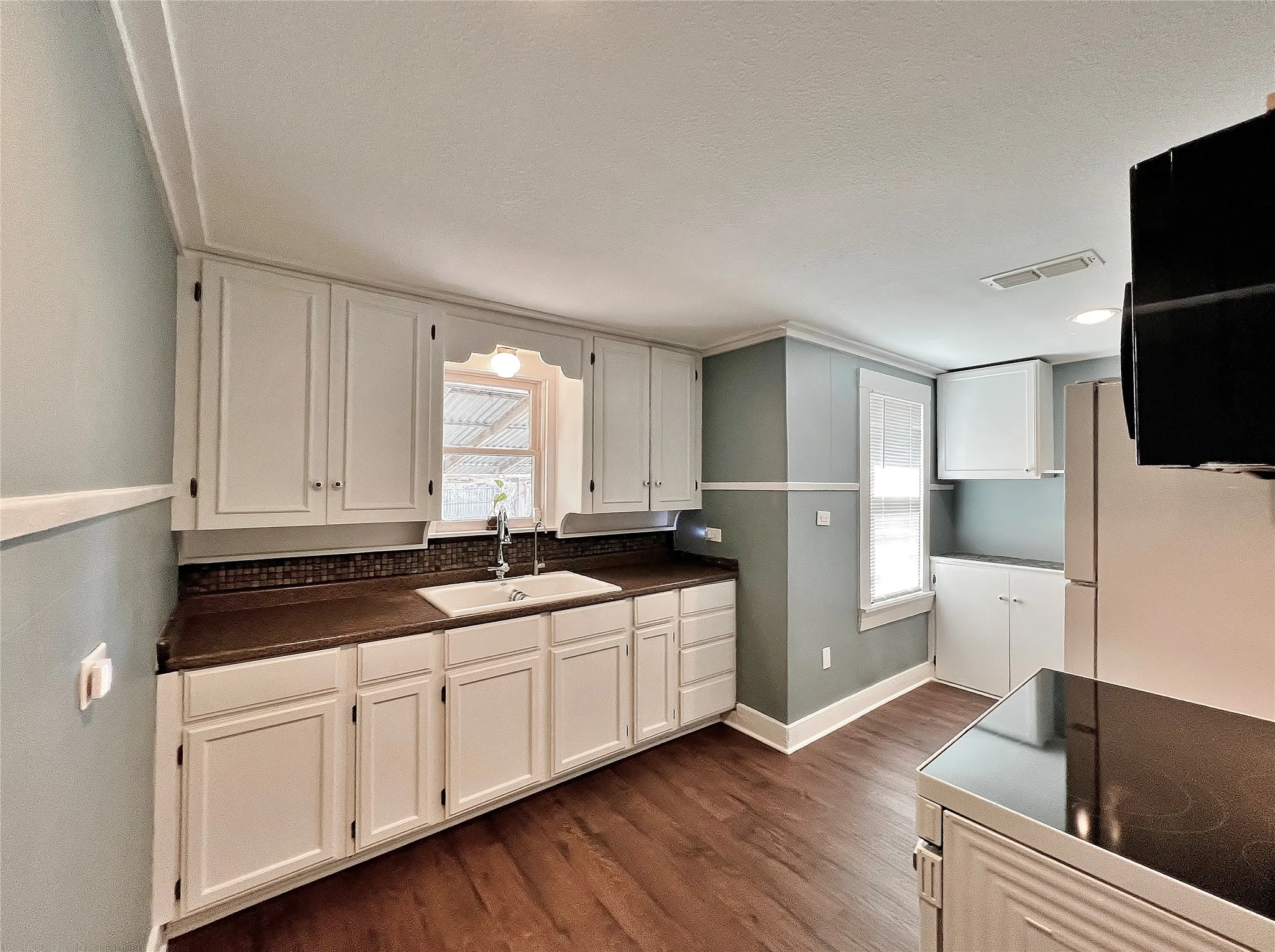 Single Family Residence For Rent in Hood County , 713 Spring Street, Granbury, Texas 76048, 2 Bedroom, 1 Bathroom, Garage spaces, 1,448 Sqft, built in 1939, mls#21404110, Real Estate Agent in Granbury, Homes For Rent in Hood county, Homes For Rent in Granbury, Realtor in Granbury Texas, Real Estate Brokerage Independent Realty Texas, Luminita Cordes Realtor
