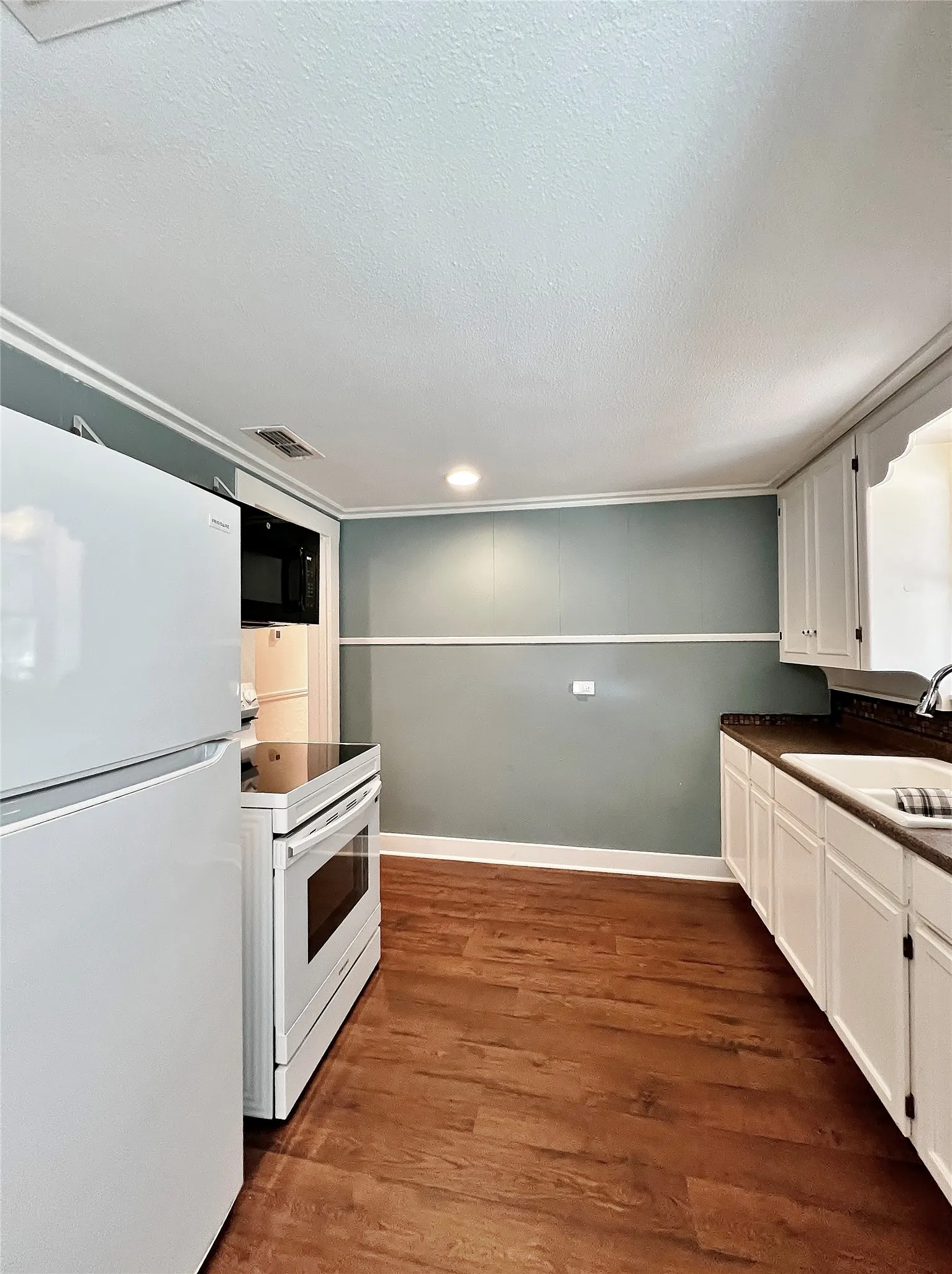 Single Family Residence For Rent in Hood County , 713 Spring Street, Granbury, Texas 76048, 2 Bedroom, 1 Bathroom, Garage spaces, 1,448 Sqft, built in 1939, mls#21404110, Real Estate Agent in Granbury, Homes For Rent in Hood county, Homes For Rent in Granbury, Realtor in Granbury Texas, Real Estate Brokerage Independent Realty Texas, Luminita Cordes Realtor