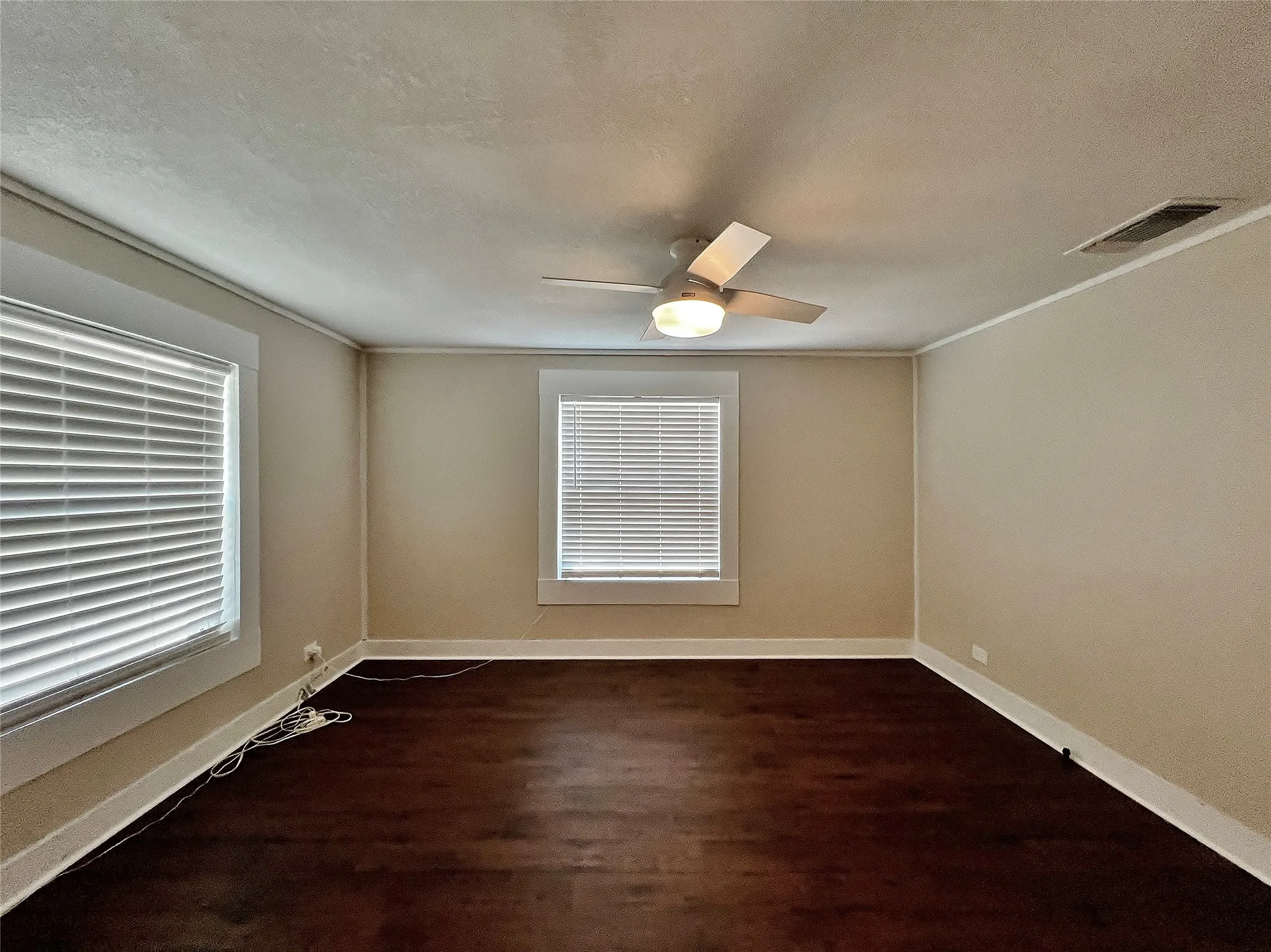 Single Family Residence For Rent in Hood County , 713 Spring Street, Granbury, Texas 76048, 2 Bedroom, 1 Bathroom, Garage spaces, 1,448 Sqft, built in 1939, mls#21404110, Real Estate Agent in Granbury, Homes For Rent in Hood county, Homes For Rent in Granbury, Realtor in Granbury Texas, Real Estate Brokerage Independent Realty Texas, Luminita Cordes Realtor