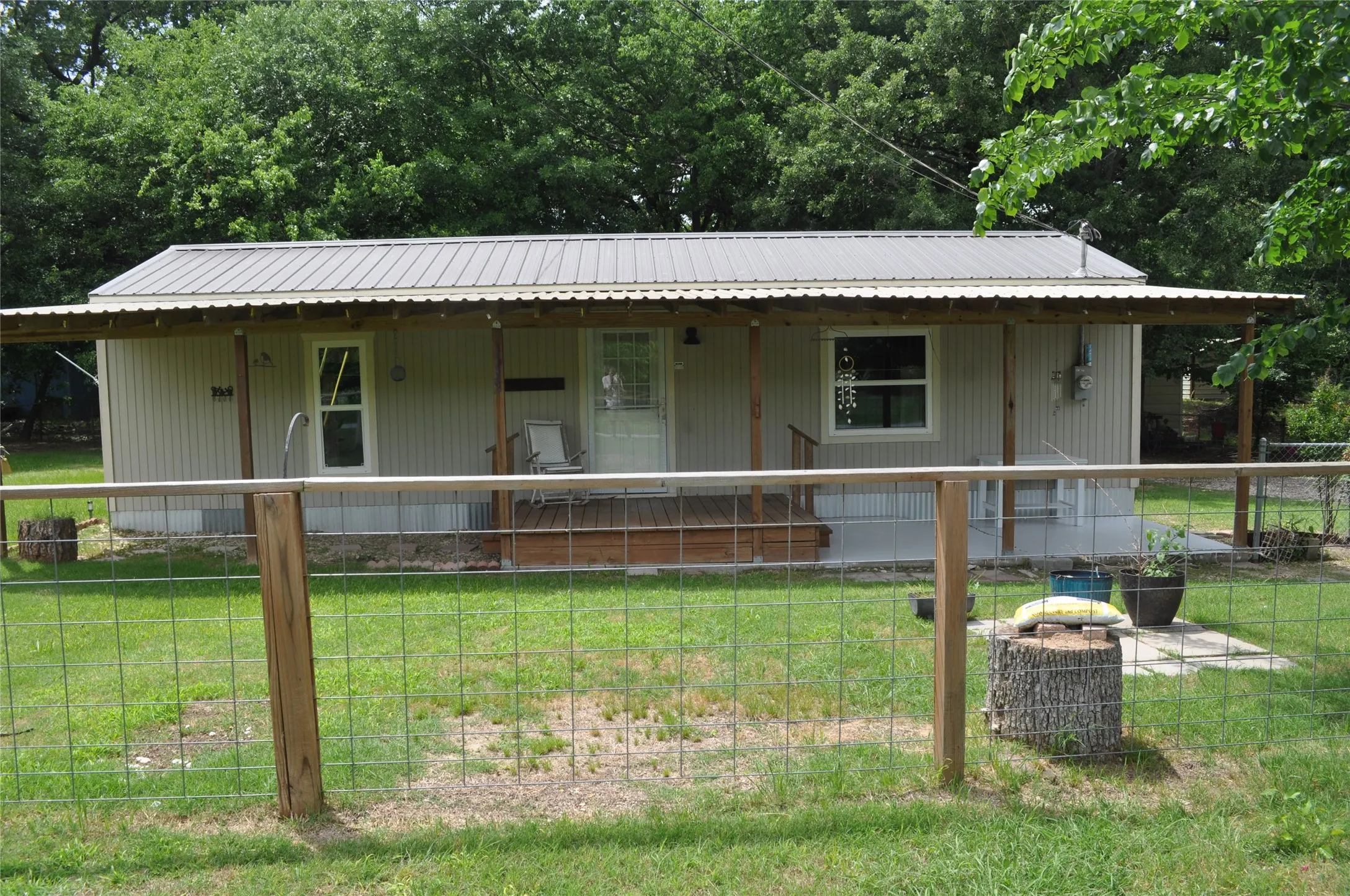 Single Family Residence For Sale in Hunt County , 10166 Northview Drive, Wills Point, Texas 75169, 2 Bedroom, 1 Bathroom, Garage spaces, 704 Sqft, built in 1984, mls#21402899, Real Estate Agent in Wills Point, Homes For Sale in Hunt county, Homes For Sale in Wills Point, Realtor in Wills Point Texas, Real Estate Brokerage Independent Realty Texas, Luminita Cordes Realtor