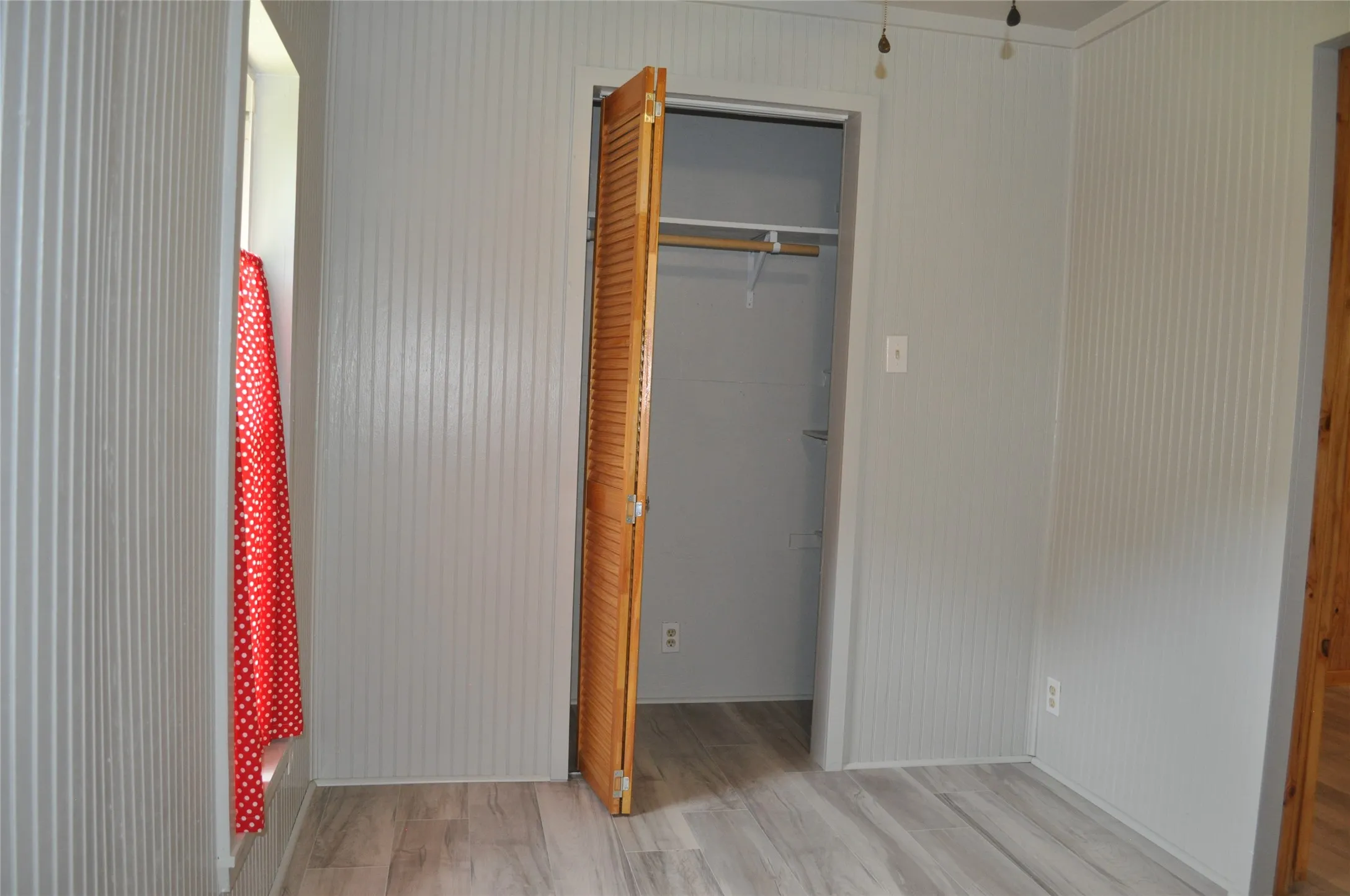 Single Family Residence For Sale in Hunt County , 10166 Northview Drive, Wills Point, Texas 75169, 2 Bedroom, 1 Bathroom, Garage spaces, 704 Sqft, built in 1984, mls#21402899, Real Estate Agent in Wills Point, Homes For Sale in Hunt county, Homes For Sale in Wills Point, Realtor in Wills Point Texas, Real Estate Brokerage Independent Realty Texas, Luminita Cordes Realtor