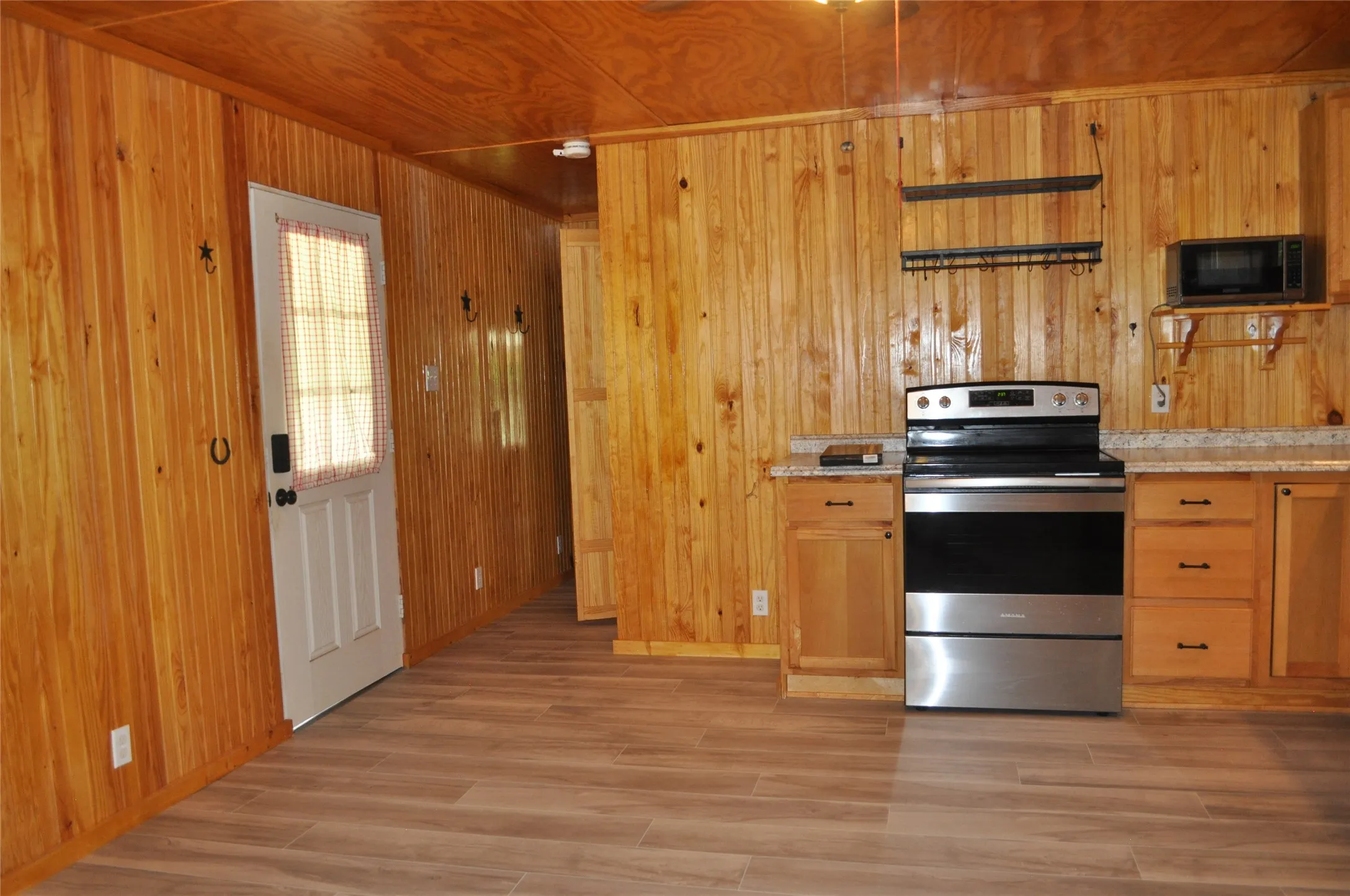 Single Family Residence For Sale in Hunt County , 10166 Northview Drive, Wills Point, Texas 75169, 2 Bedroom, 1 Bathroom, Garage spaces, 704 Sqft, built in 1984, mls#21402899, Real Estate Agent in Wills Point, Homes For Sale in Hunt county, Homes For Sale in Wills Point, Realtor in Wills Point Texas, Real Estate Brokerage Independent Realty Texas, Luminita Cordes Realtor