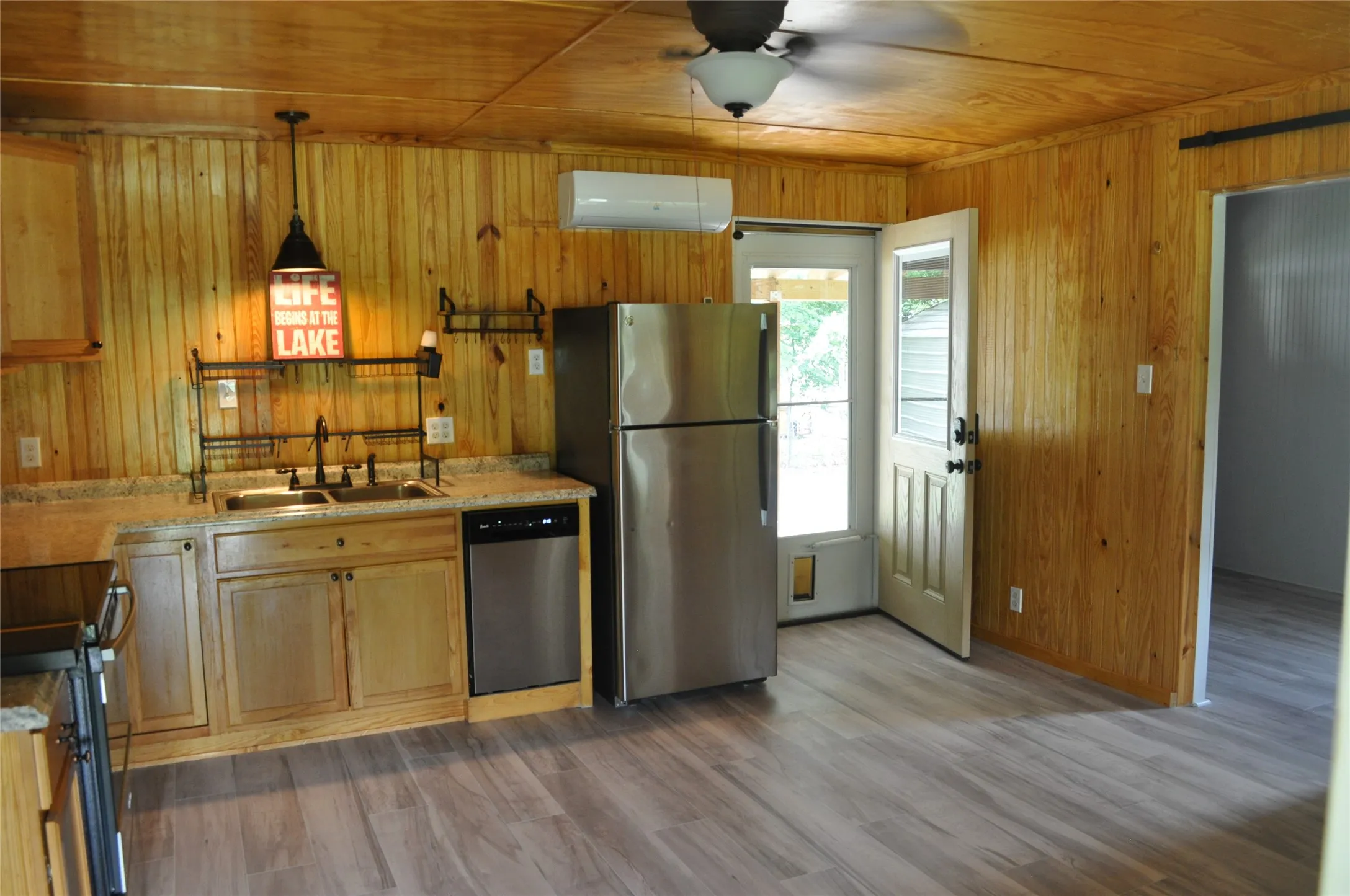 Single Family Residence For Sale in Hunt County , 10166 Northview Drive, Wills Point, Texas 75169, 2 Bedroom, 1 Bathroom, Garage spaces, 704 Sqft, built in 1984, mls#21402899, Real Estate Agent in Wills Point, Homes For Sale in Hunt county, Homes For Sale in Wills Point, Realtor in Wills Point Texas, Real Estate Brokerage Independent Realty Texas, Luminita Cordes Realtor