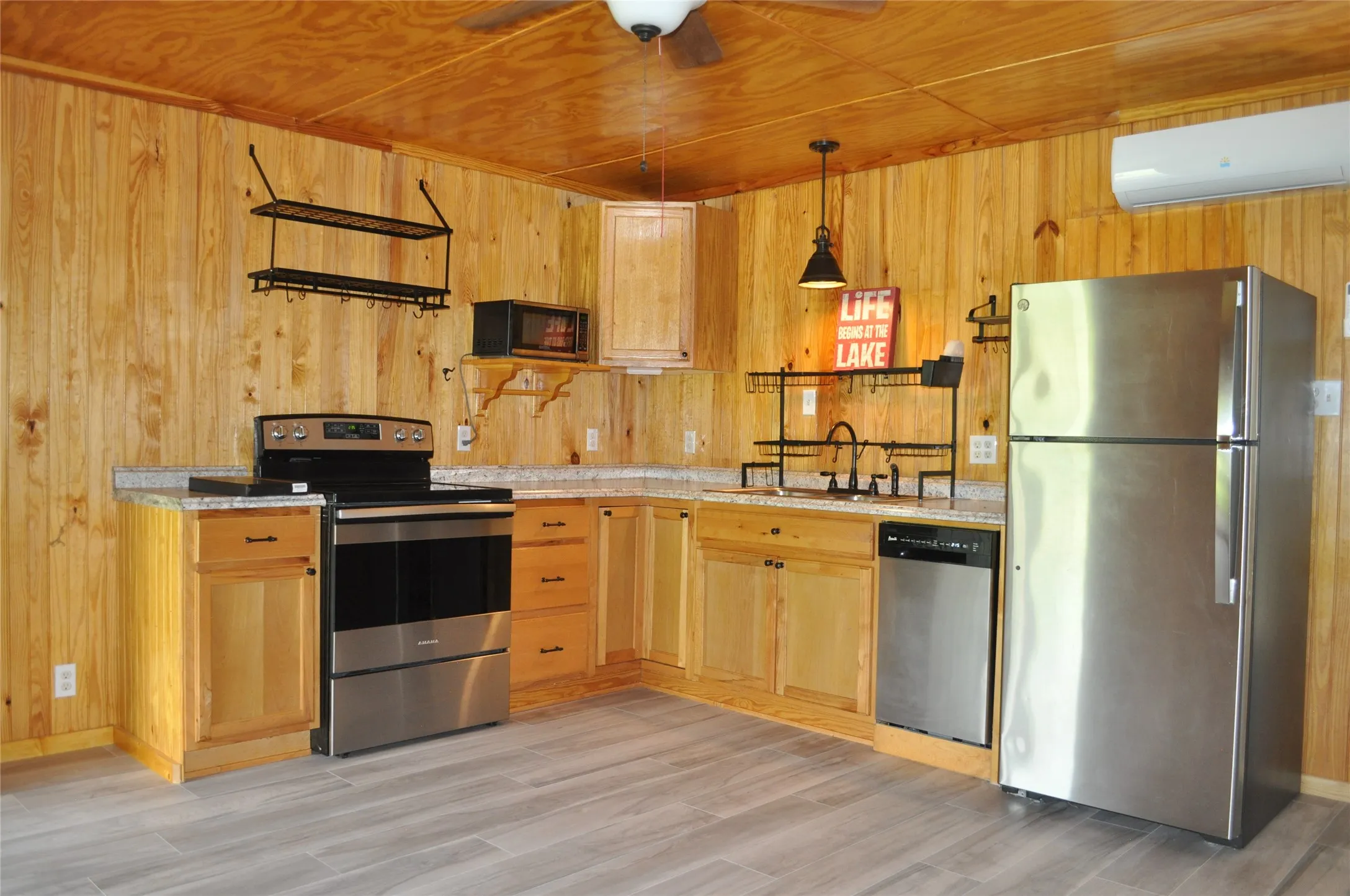 Single Family Residence For Sale in Hunt County , 10166 Northview Drive, Wills Point, Texas 75169, 2 Bedroom, 1 Bathroom, Garage spaces, 704 Sqft, built in 1984, mls#21402899, Real Estate Agent in Wills Point, Homes For Sale in Hunt county, Homes For Sale in Wills Point, Realtor in Wills Point Texas, Real Estate Brokerage Independent Realty Texas, Luminita Cordes Realtor